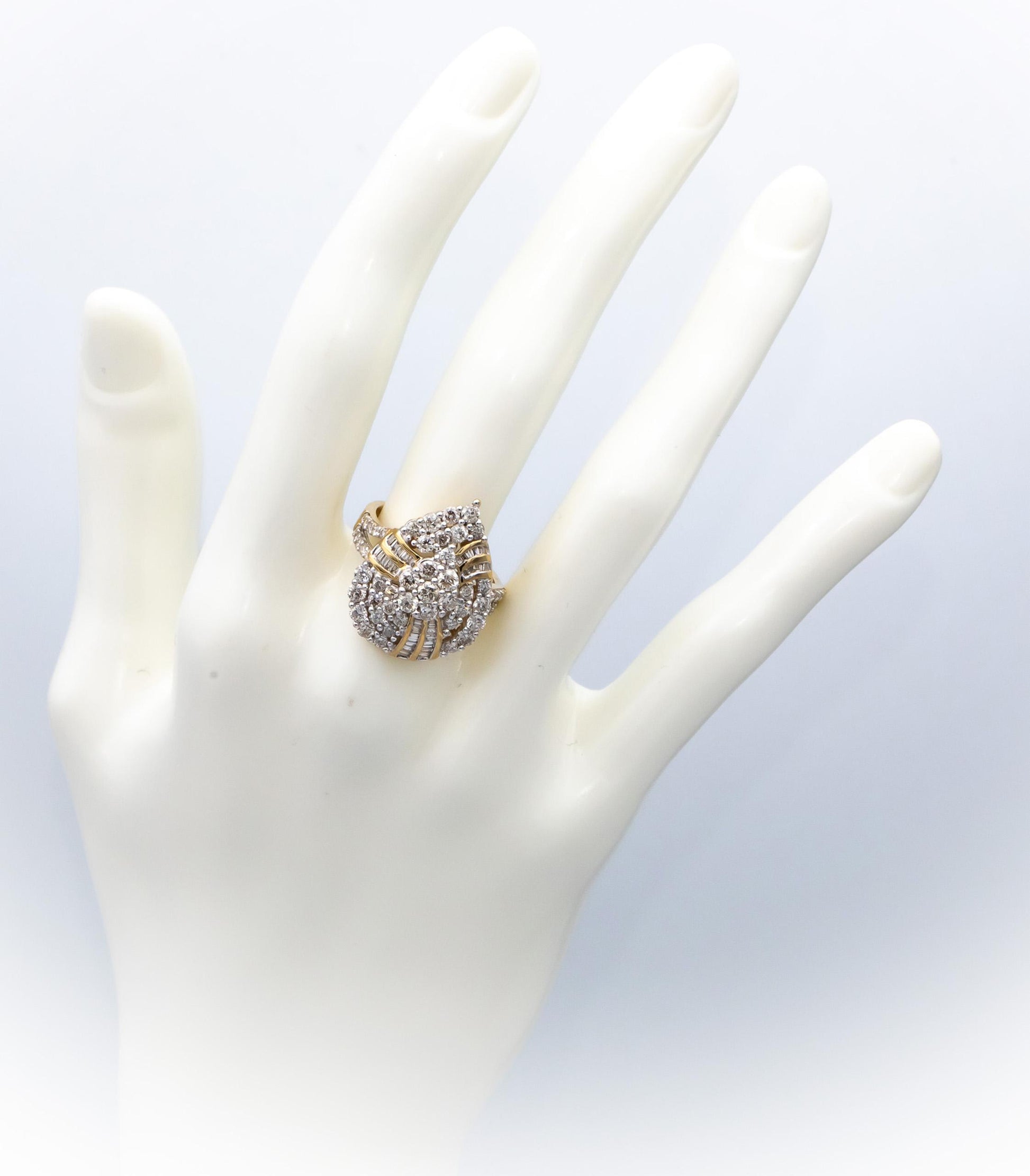 10k Yellow Gold Round and Baguette Diamond Cluster Cocktail Ring 2.0CT Size 7