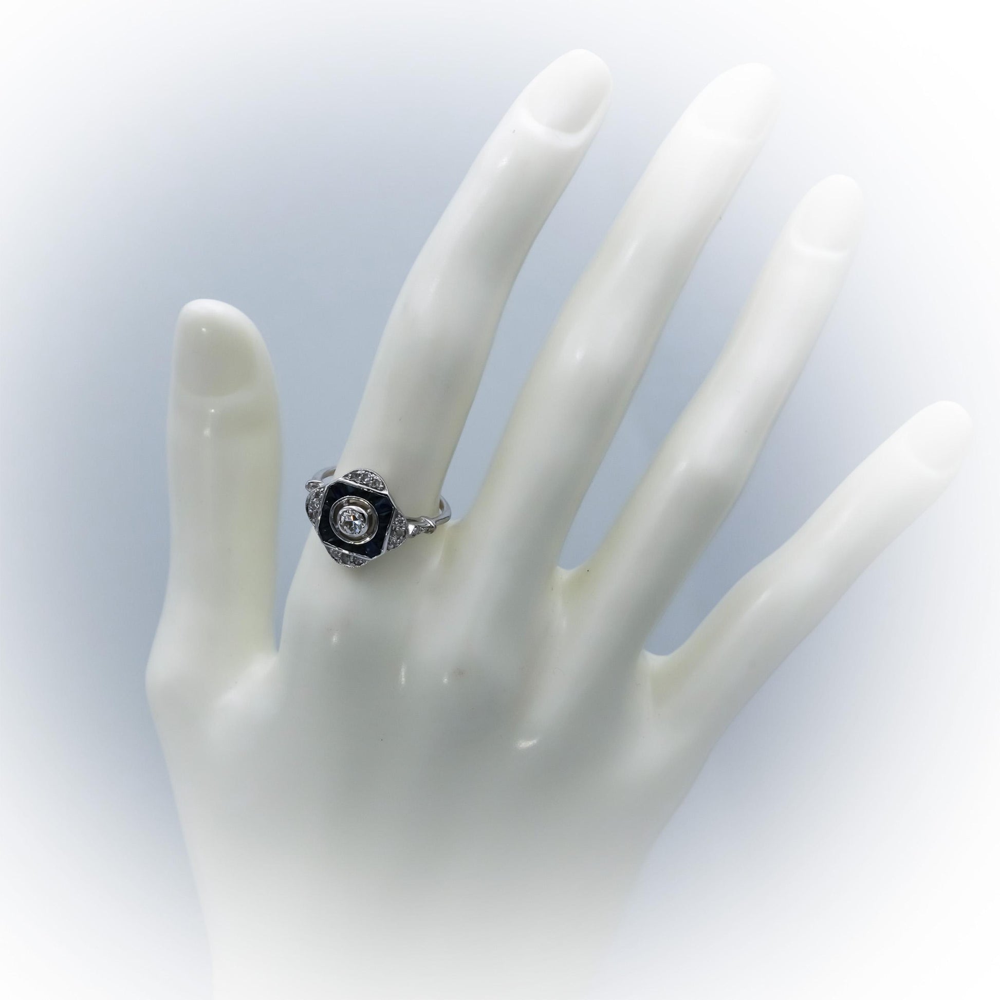 Antique 18k White Gold Diamond and Sapphire Ring 0.25CT Size 7