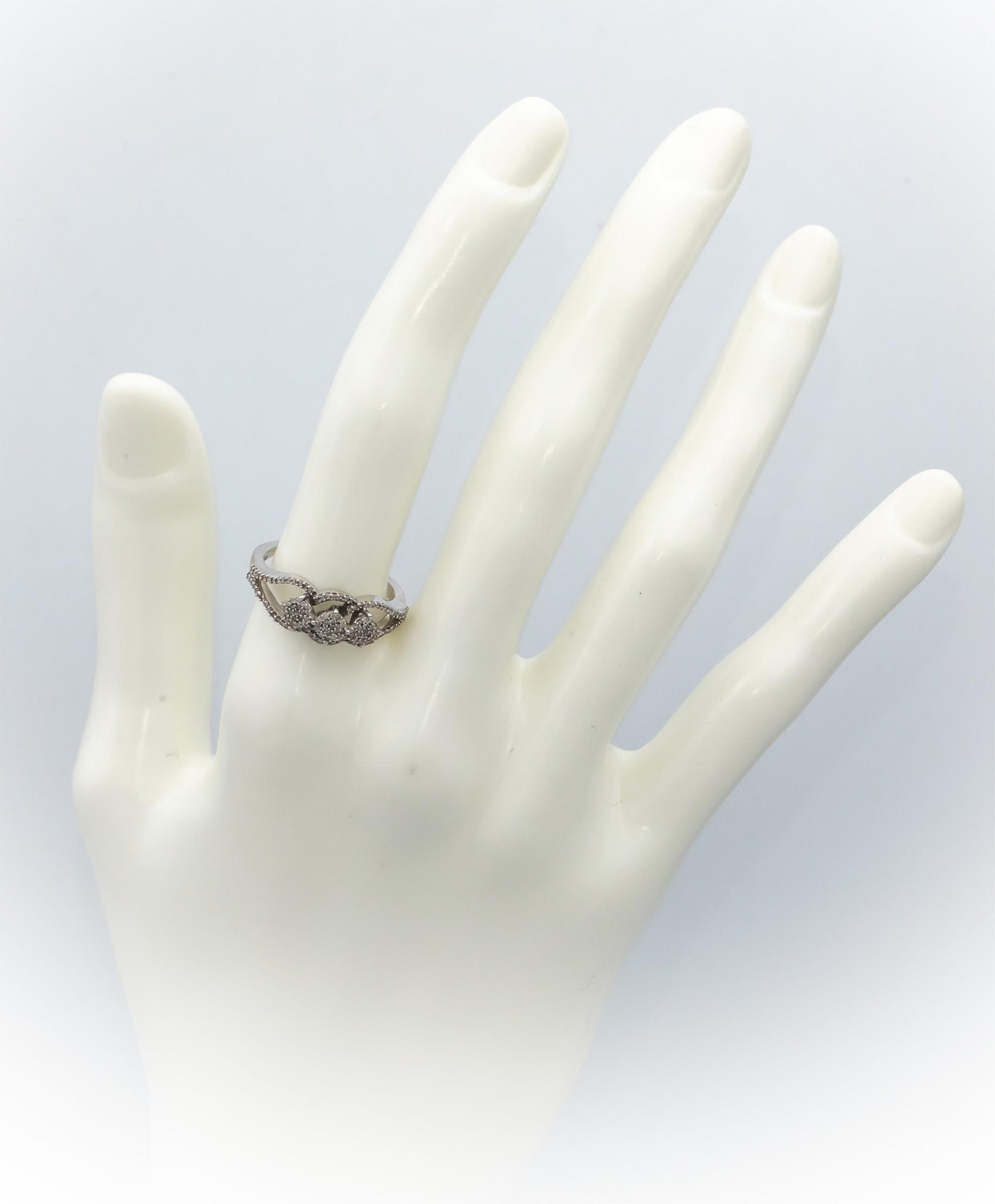 14k White Gold Round Diamond Cluster Cocktail Ring 0.30CT Size 7