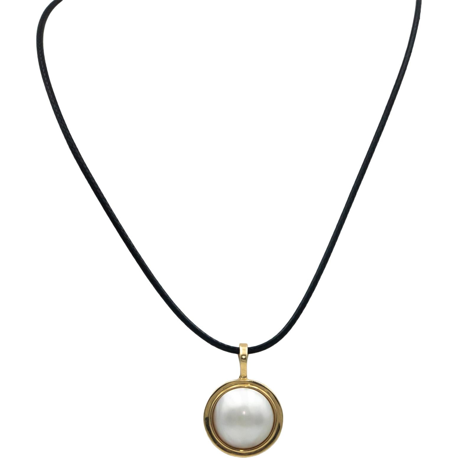 14k Yellow Gold 15mm Mabe Pearl Pendant On Cord Necklace