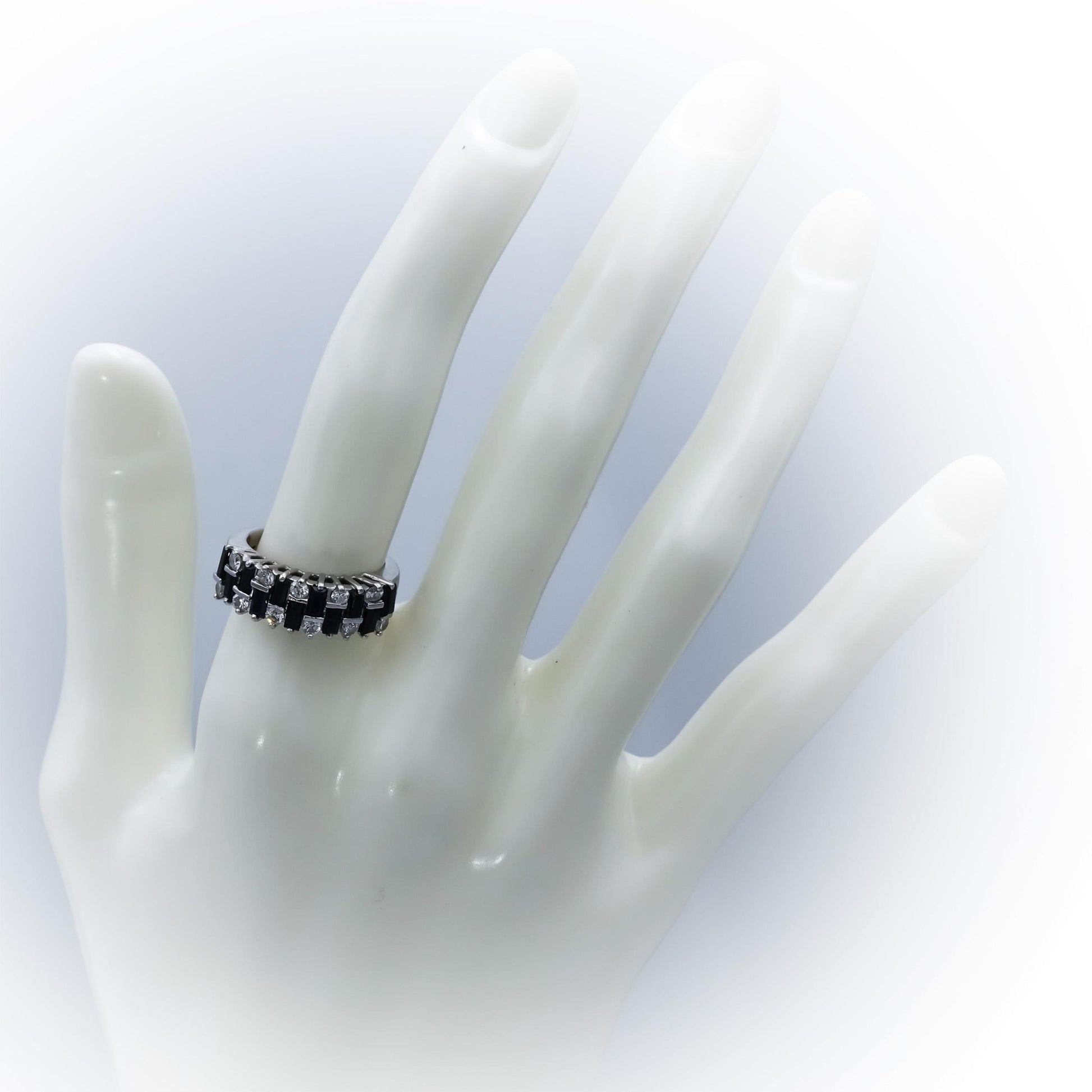18k White Gold Round Diamond and Baguette Cut Sapphire Ring 1.50CT Size 5.5