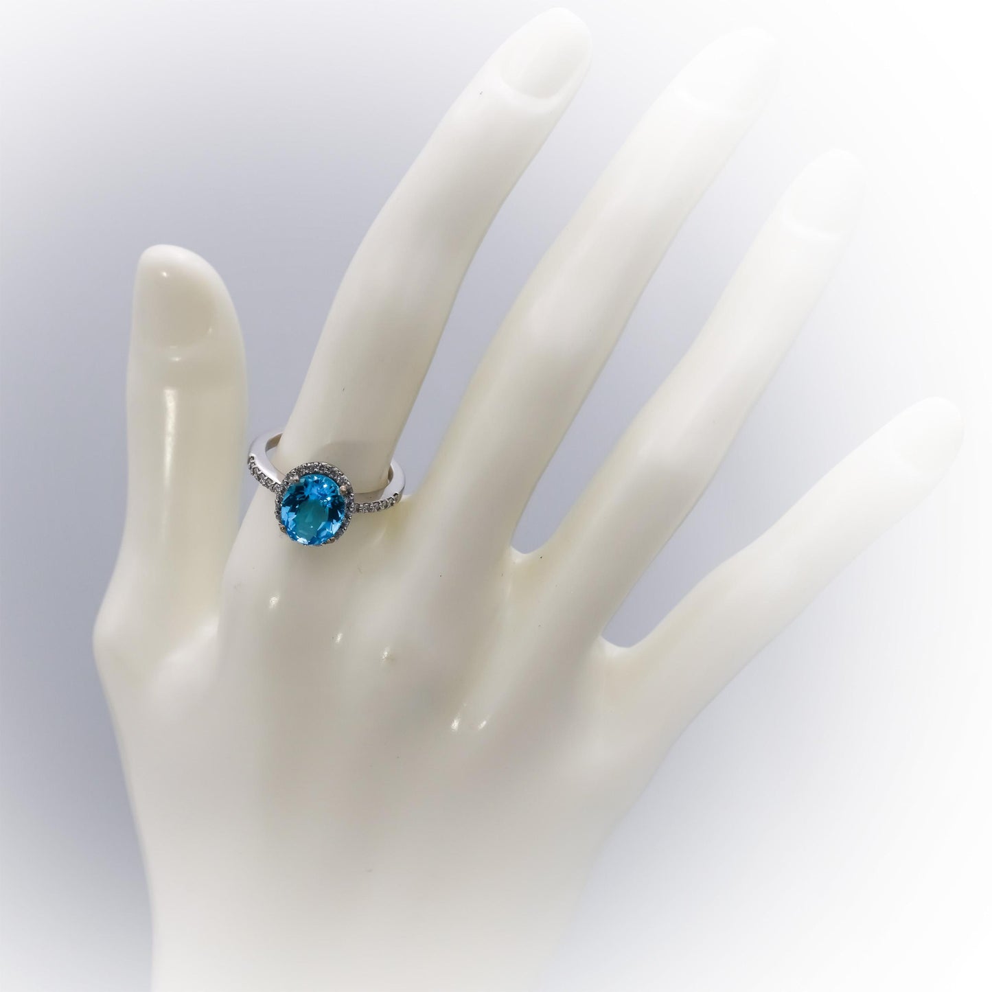 18k White Gold Diamond and Topaz Cocktail Ring 3.38CT Size 6.75