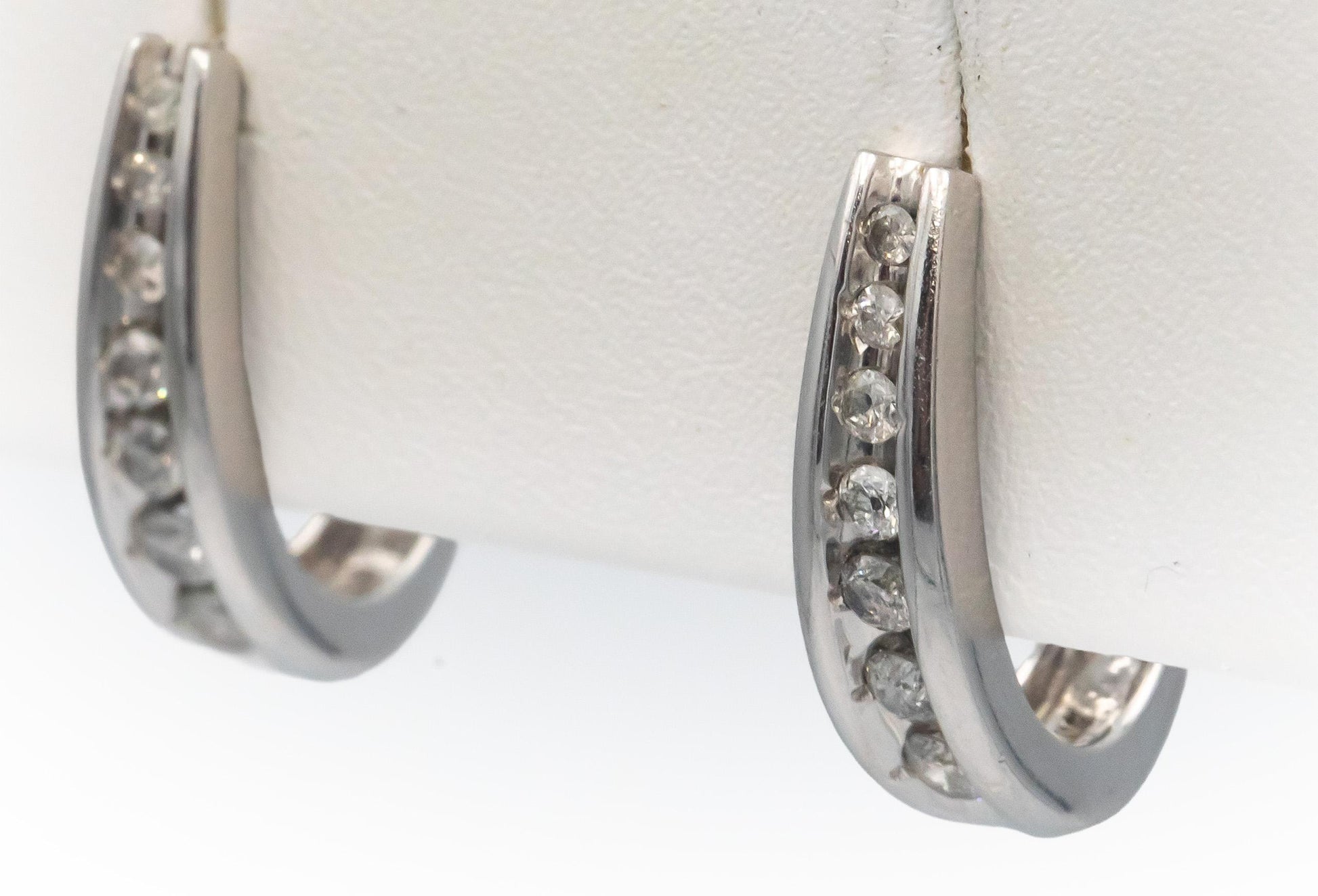 14k White Gold 0.35CT Round Cut Channel Set Curved Stud Earrings