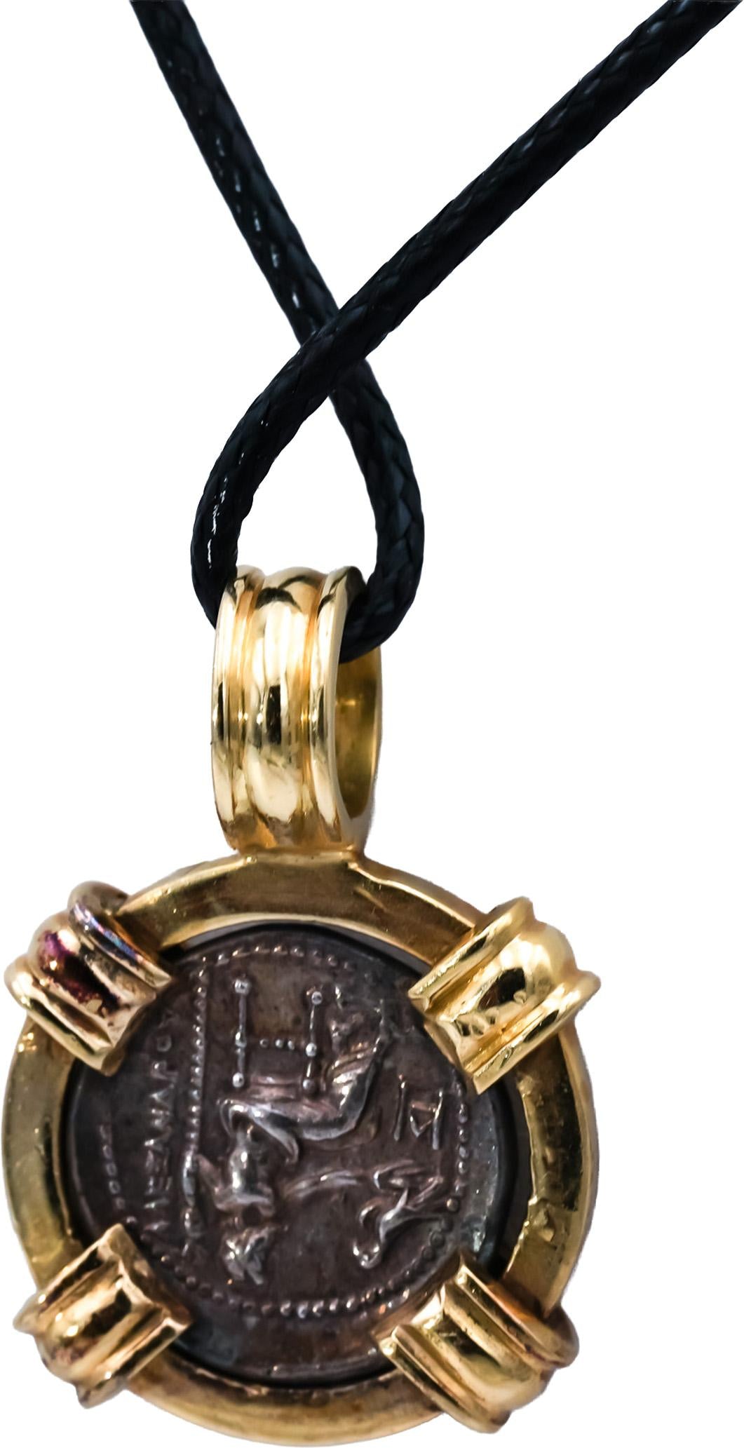 18k Yellow Gold Round Diamond Ancient Coin Pendant Necklace 0.30CT