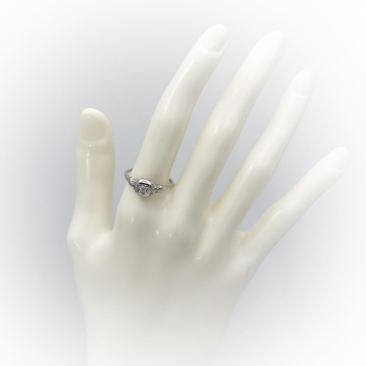 Vintage Antique Deco 14k White Gold VS Diamond Solitaire Ring 0.10CT Size 7.75