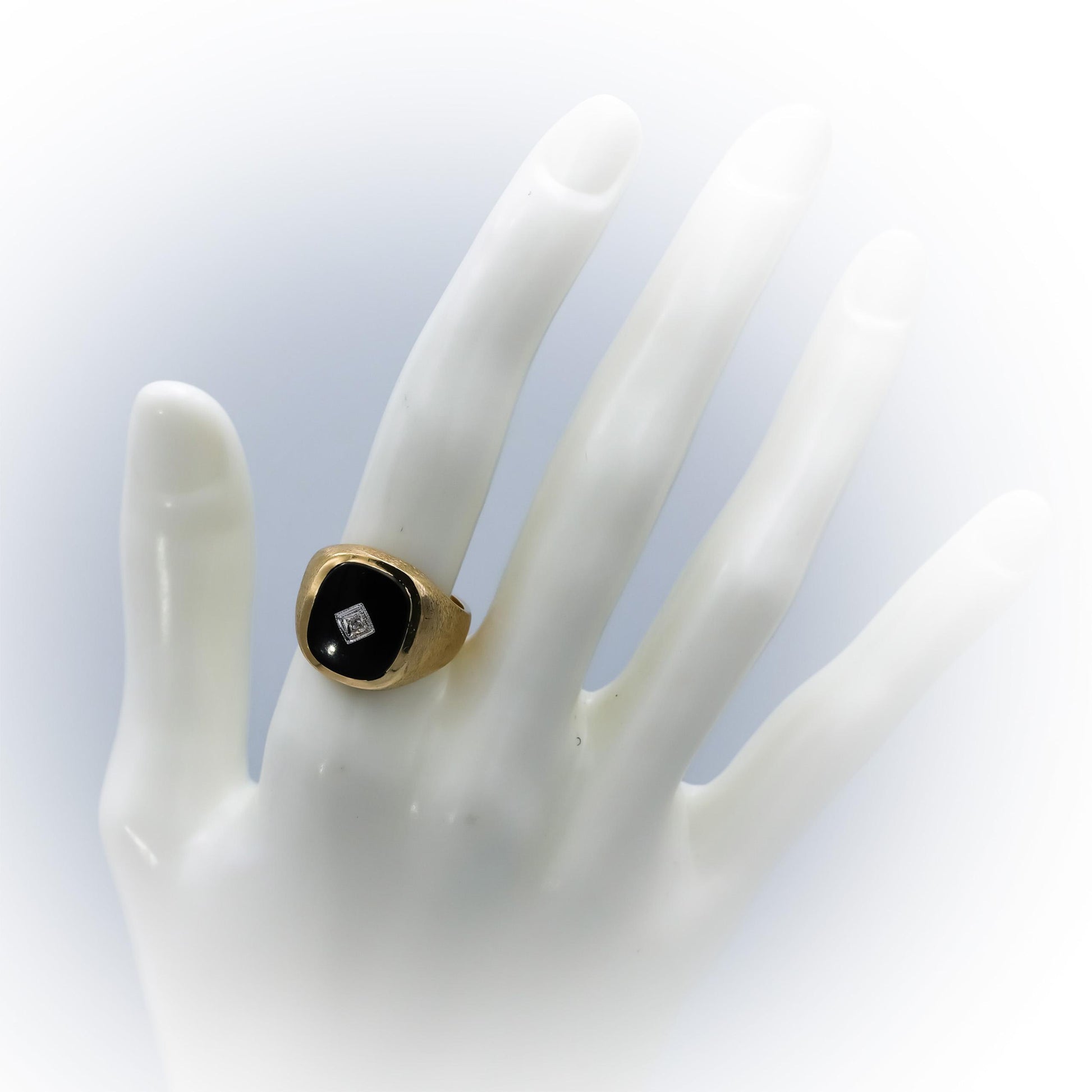 14k Yellow Gold Black Onyx and Diamond Ring 0.02CT Size 7