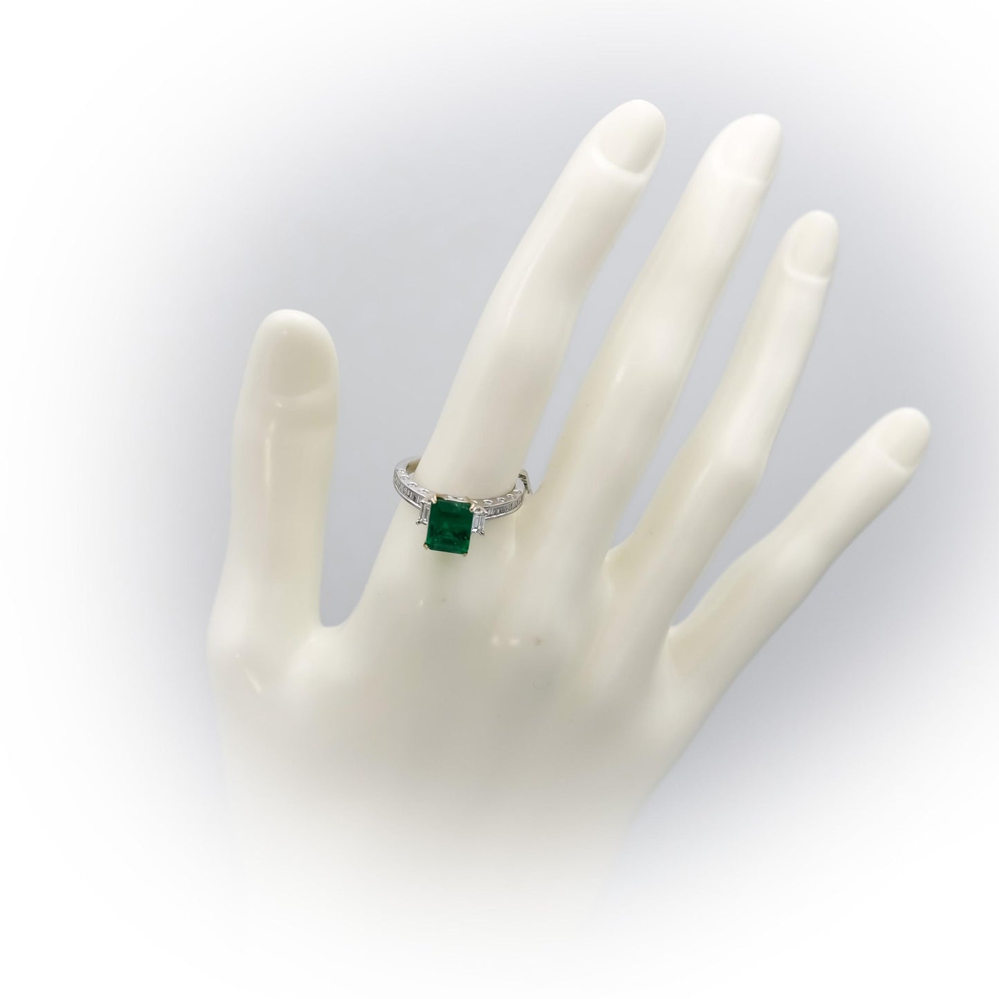 GIA Certified 18k White Gold Zambia Emerald and VS Diamond Ring 2.94CT Size 6.25