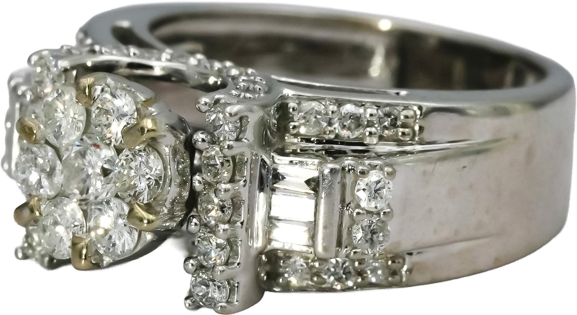 10k White Gold Round and Baguette Cut Diamond Cocktail Ring 1.0CT Size 7