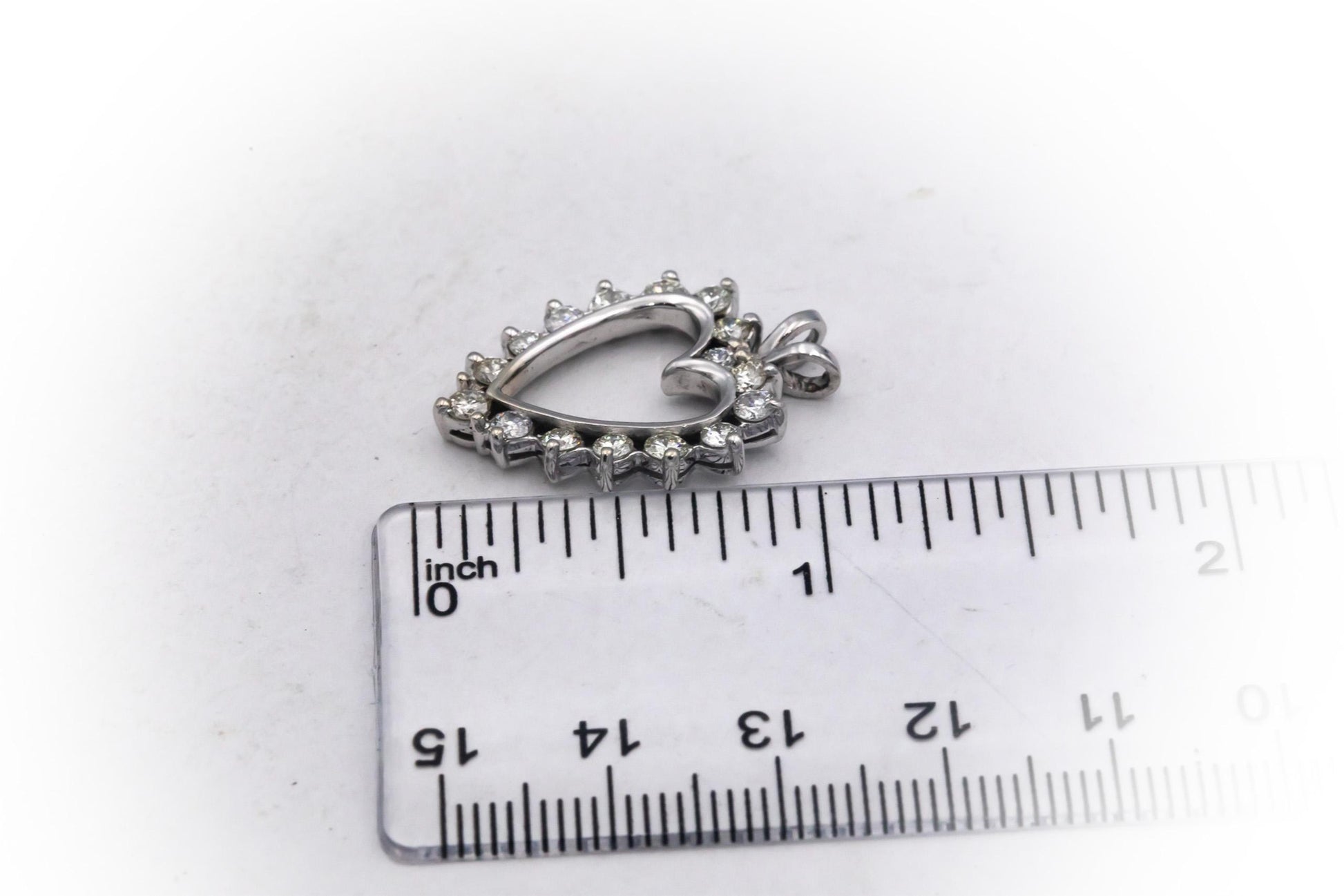 14k White Gold VS Round Diamond Open Heart Pendant 0.85CT