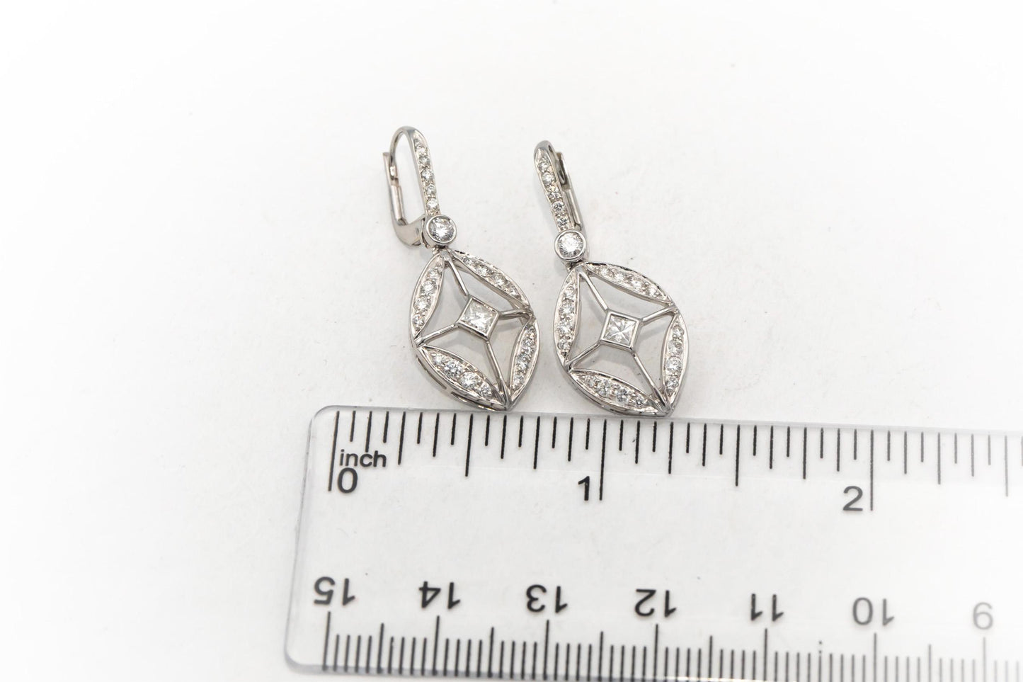 18k White Gold VS Princess & Round Diamond Dangle Earrings 0.95CT