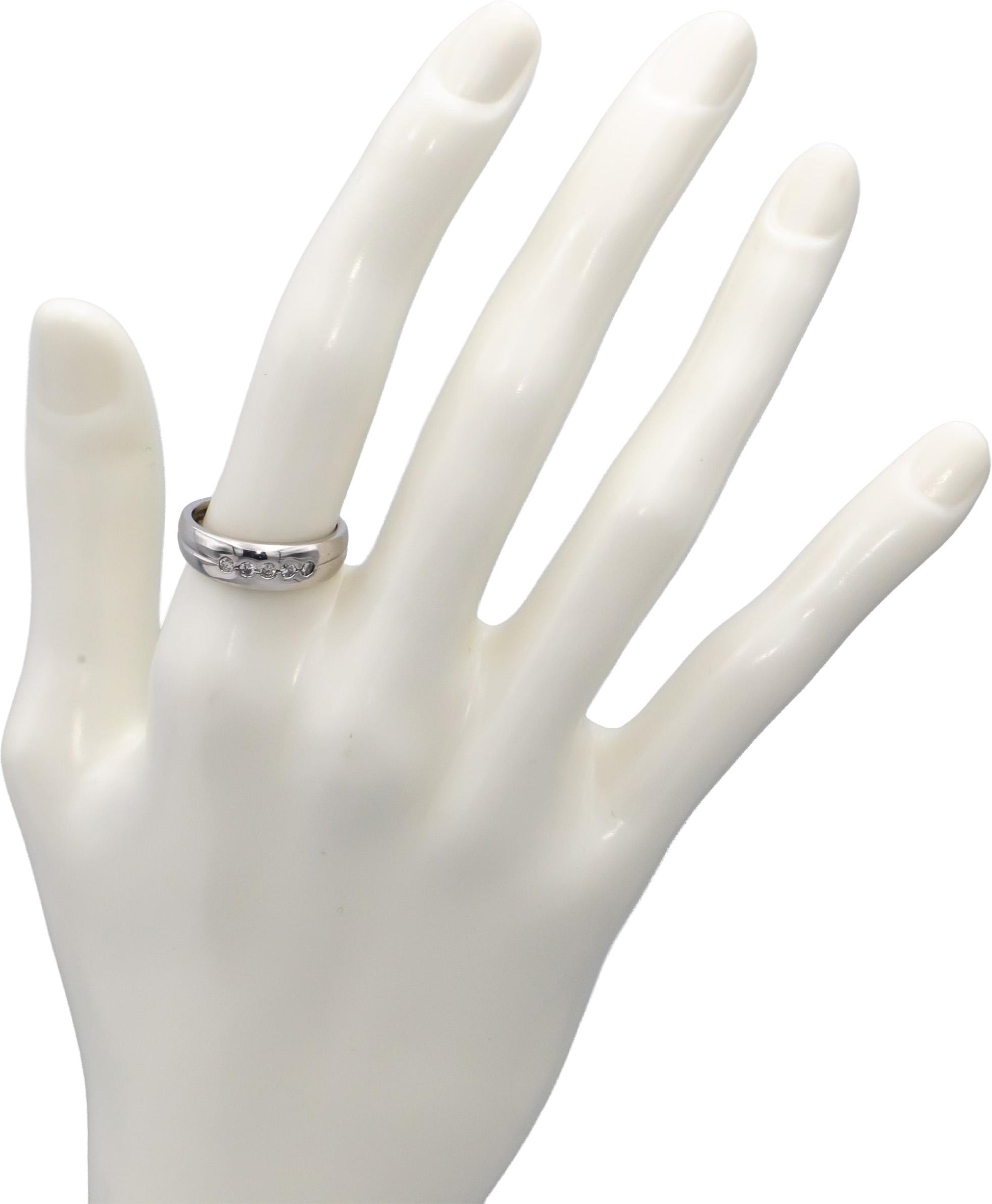 18k White Gold Round Bezel Set Diamond Five Stone Band Ring 0.10CT Size 6.25