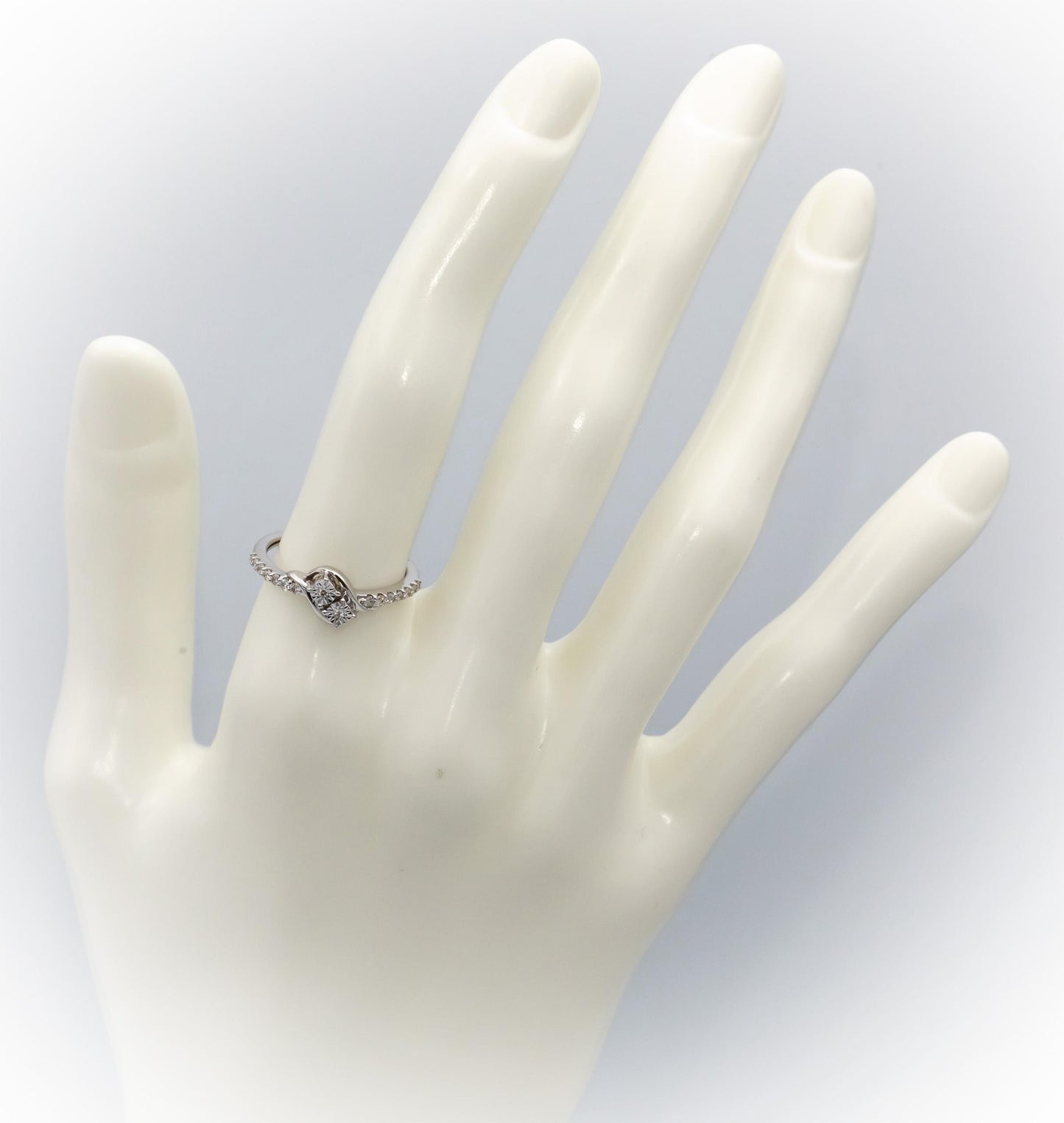 18k White Gold VS Round Diamond Cocktail Ring 0.18CT Size 6.25