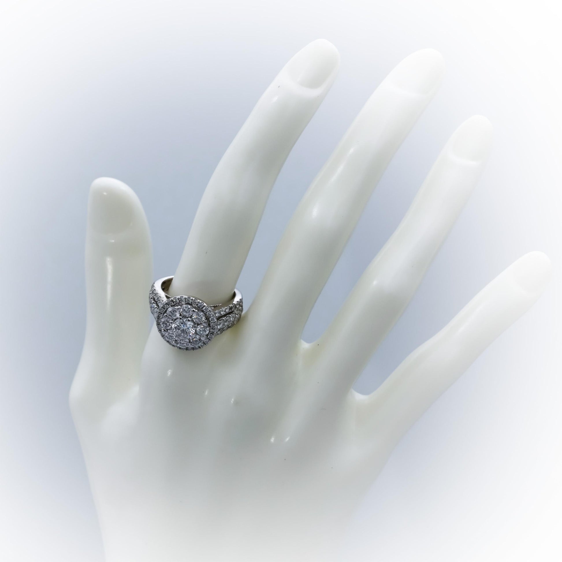 10k White Gold VS Round Lab-Grown Diamond Cluster Ring 3.0CT Size 7