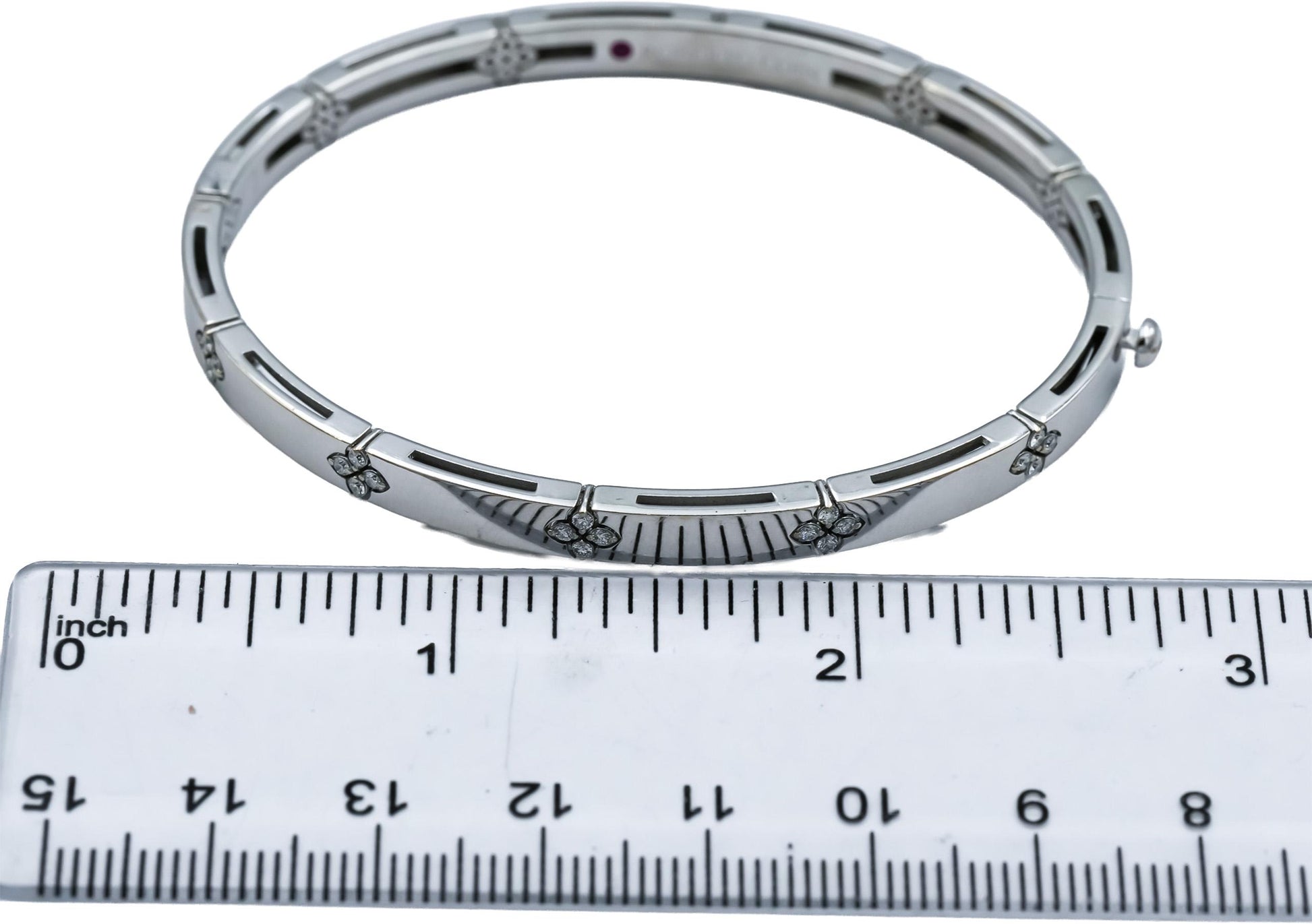 ROBERTO COIN 18k White Gold Diamond Love in Verona Bangle Bracelet 0.15CT