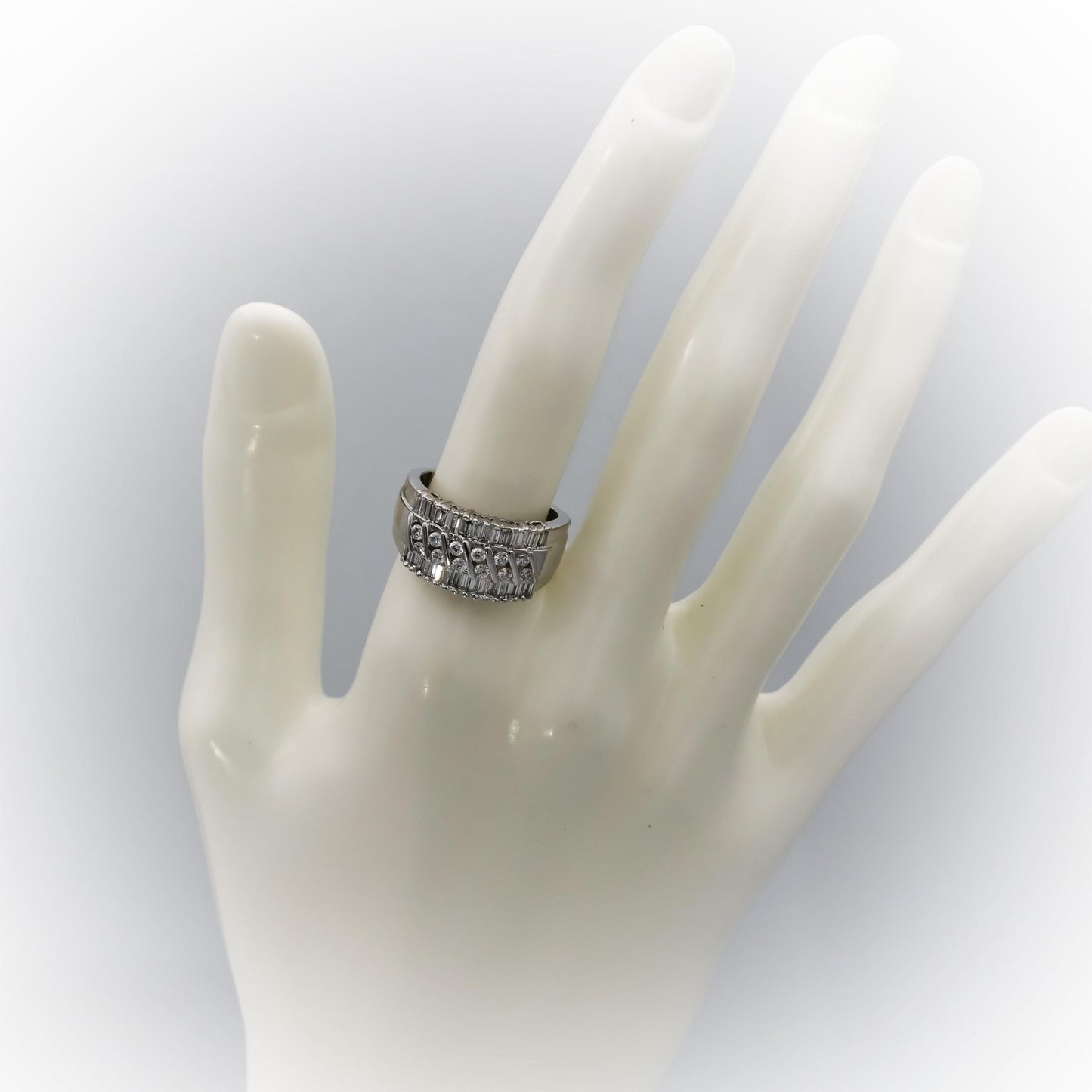 14k White Gold VS Round and Baguette Cut Diamond Band Ring 1.50CT Size 7