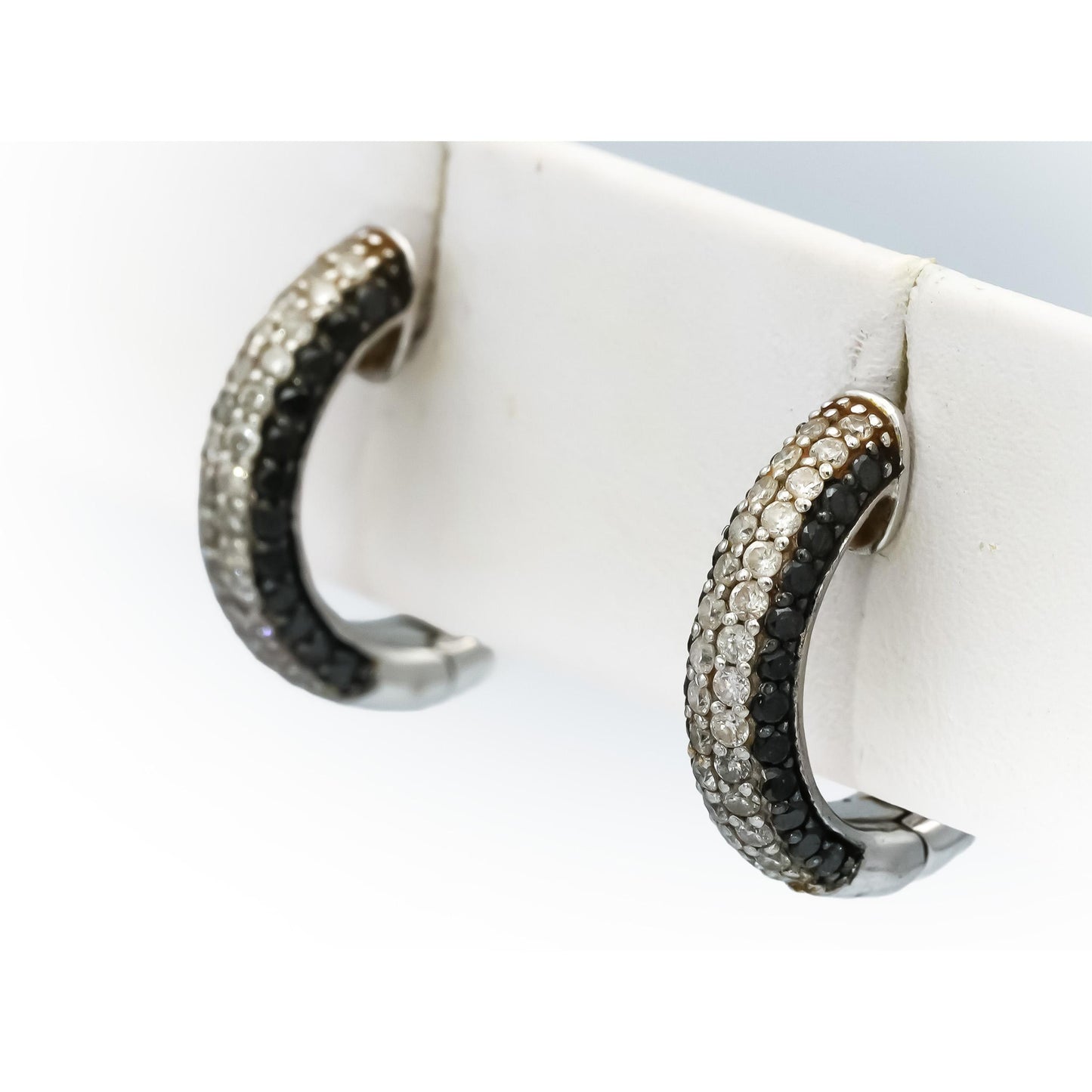 18k White Gold Round White and Black Diamond Hoop Huggie Earrings 1.0CT