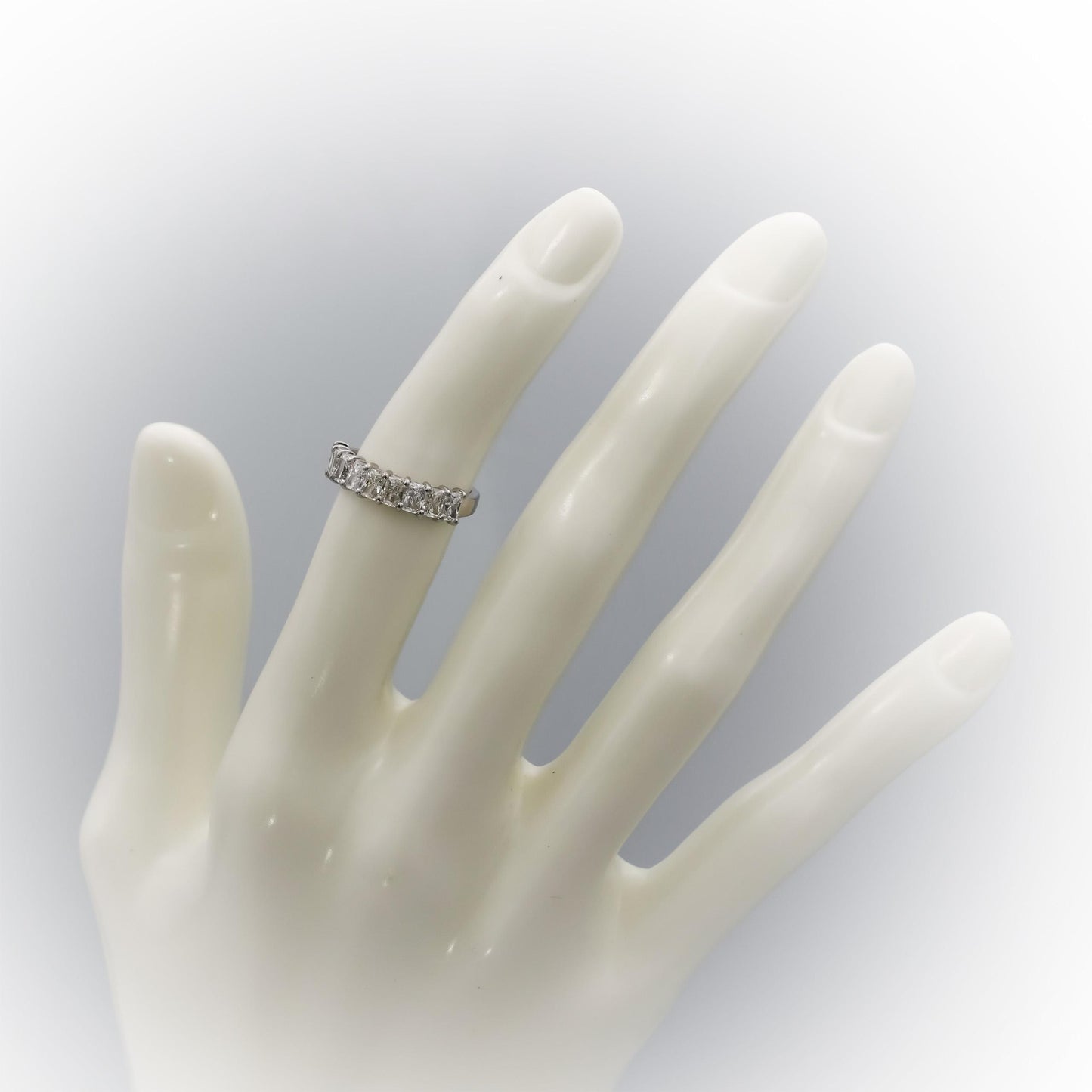18k White Gold VS Radiant Cut Diamond Band Ring 1.50CT Size 4.75