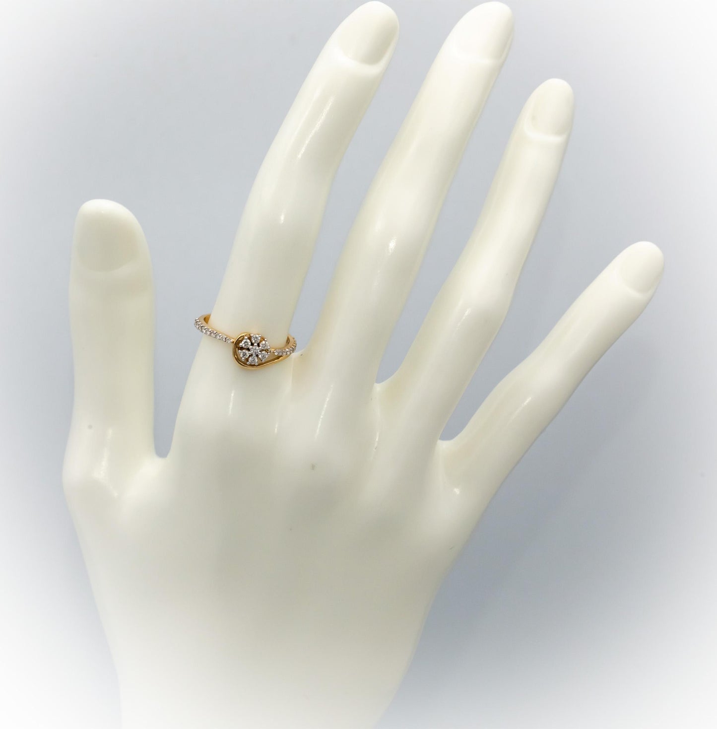 18k Yellow Gold VS Round Diamond Cluster Flower Band Ring 0.30CT Size 6.25