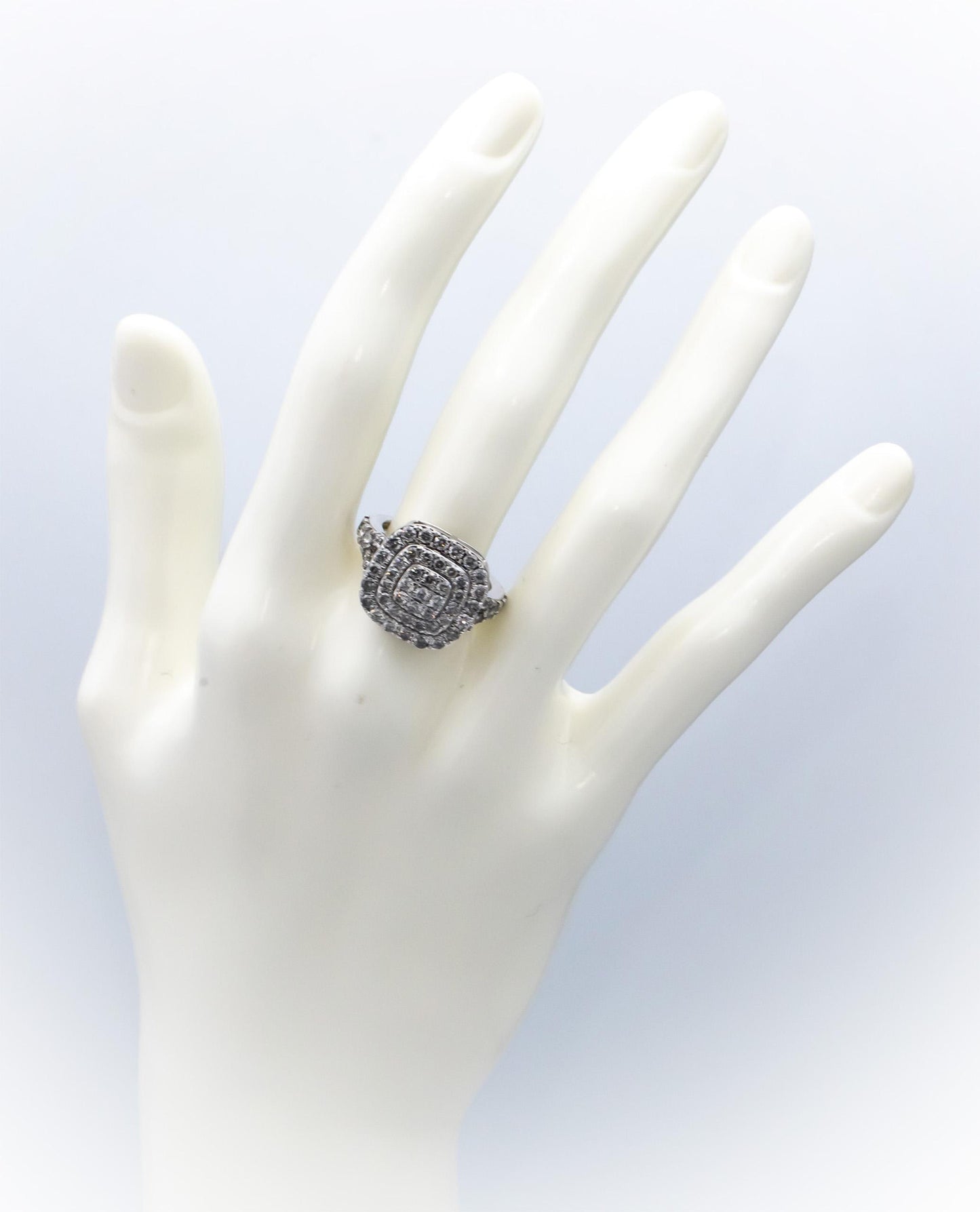 10k White Gold Round Diamond Cluster Cocktail Ring 2.0CT Size 7