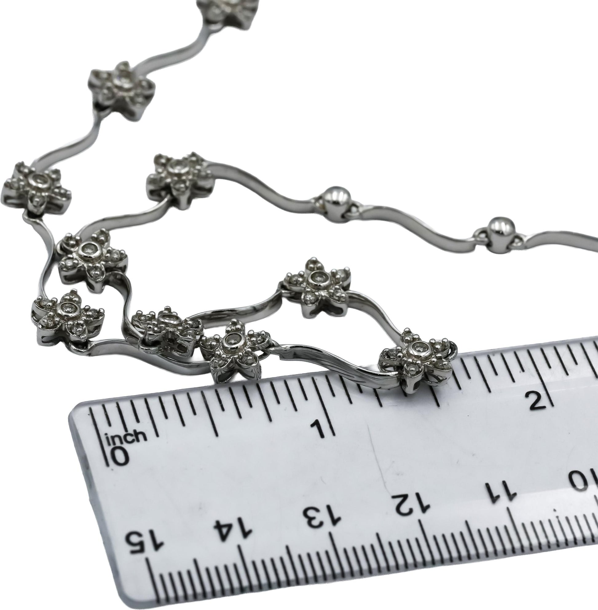 14k White Gold Round Diamond Flower Wavy Link Necklace 1.0CT