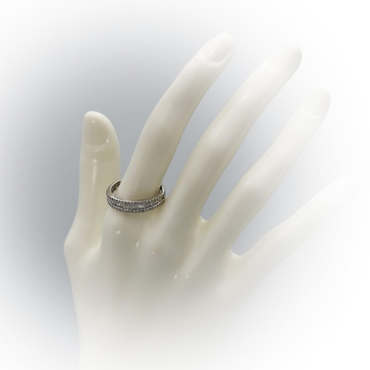10k White Gold Round and Baguette Cut Diamond Band Ring 0.75CT Size 9.5