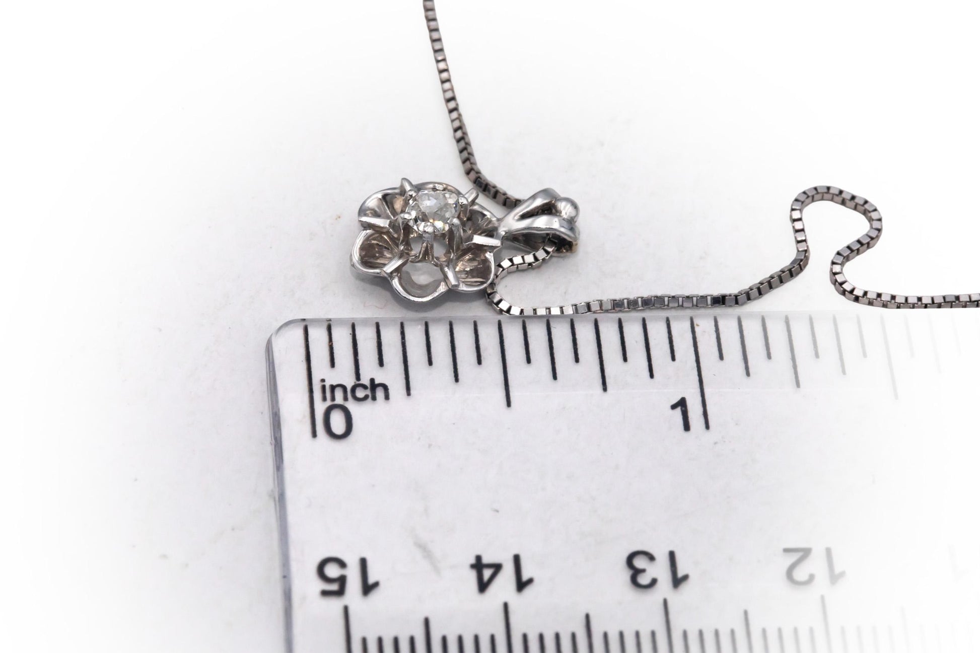 Vintage Antique 14k White Gold 0.20CT Old Mine Diamond Flower Pendant Necklace