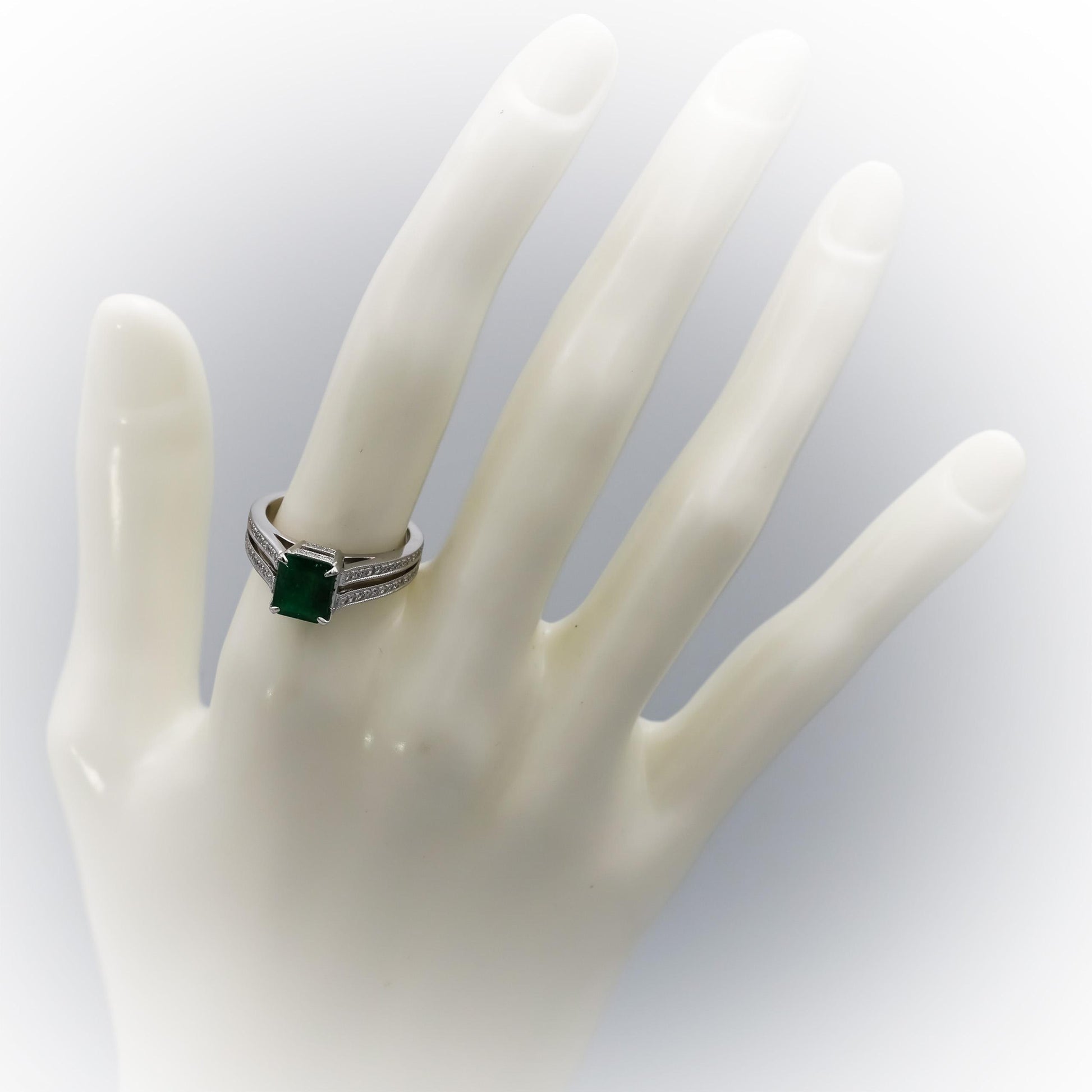 18k White Gold Diamond and Emerald Cocktail Ring 1.79CT Size 6.75