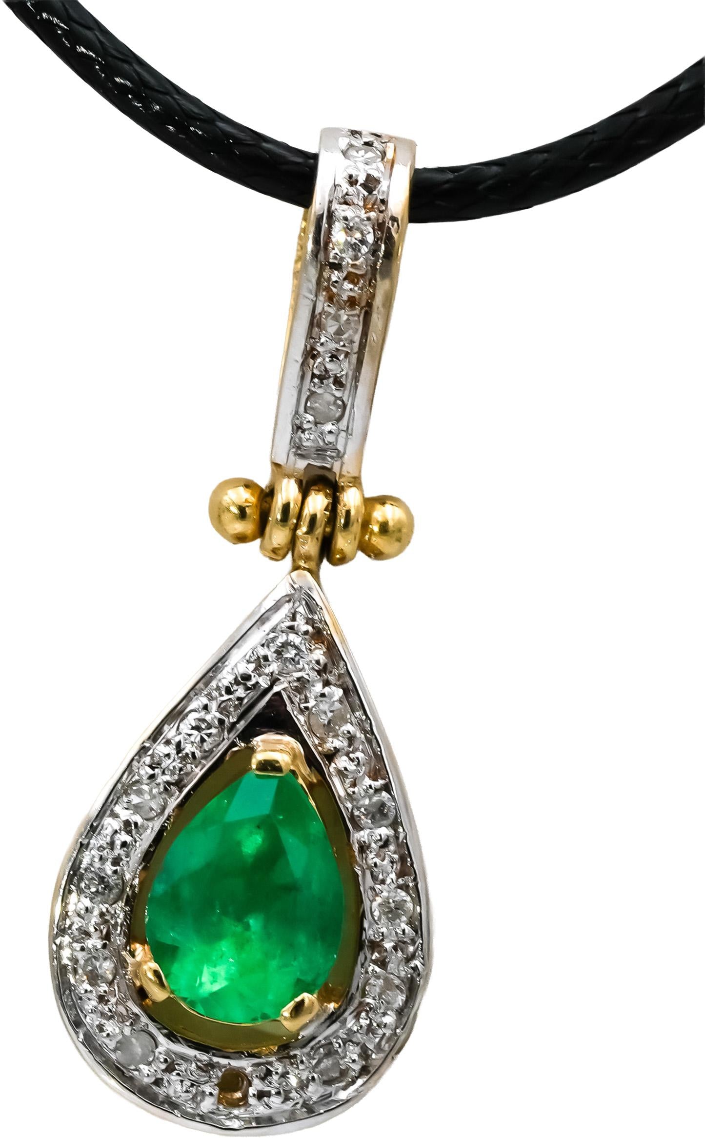 18k Yellow Gold Diamond and Emerald Pendant Necklace 1.15CT