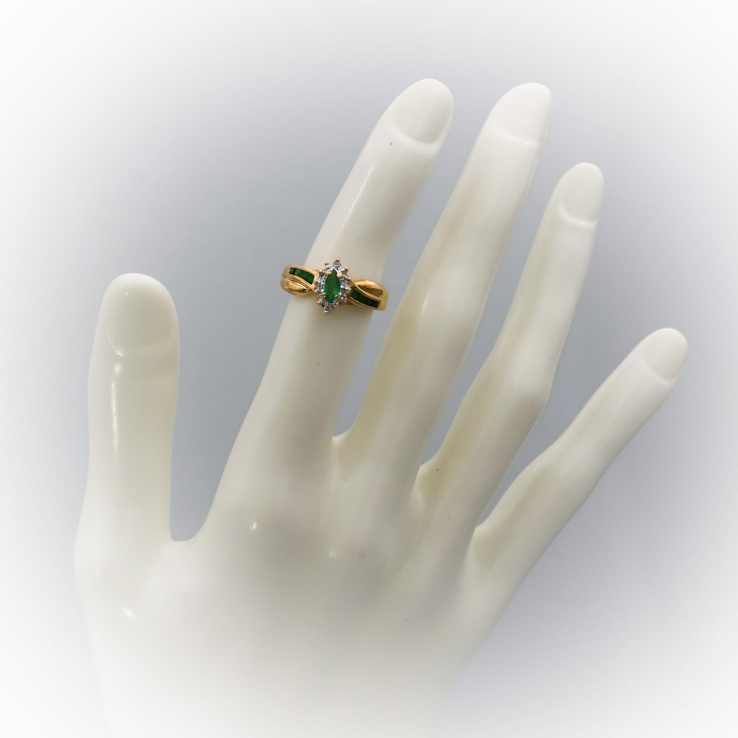 10K Yellow Gold Emerald Ring 0.35CT Size 5 w/ Diamond Accents