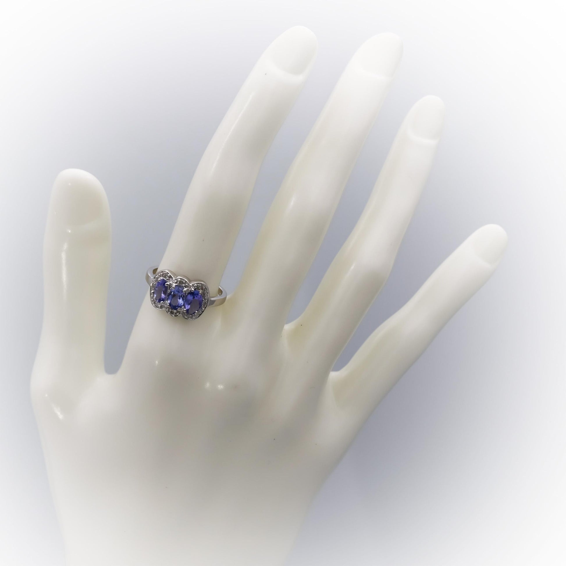 14k White Gold Oval Cut Tanzanite Ring 1.0CT Size 7 w/ Diamond Accent
