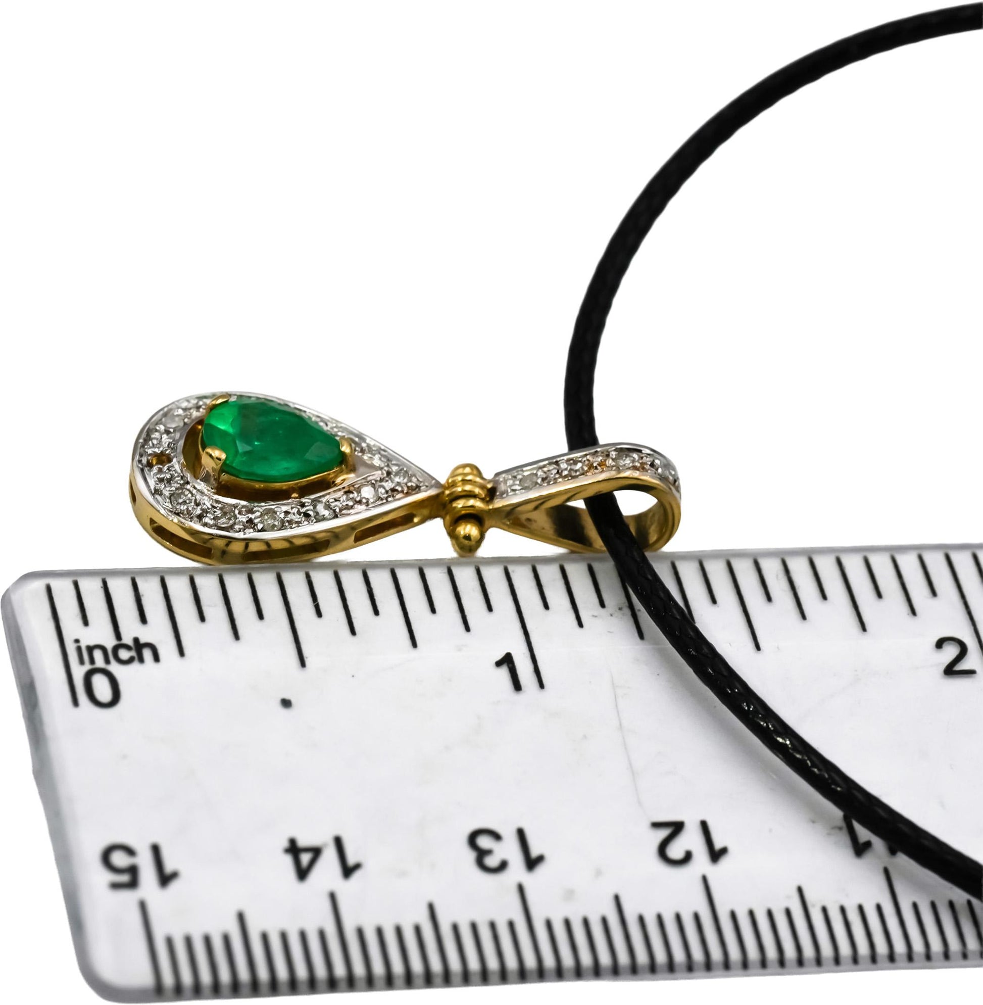 18k Yellow Gold Diamond and Emerald Pendant Necklace 1.15CT