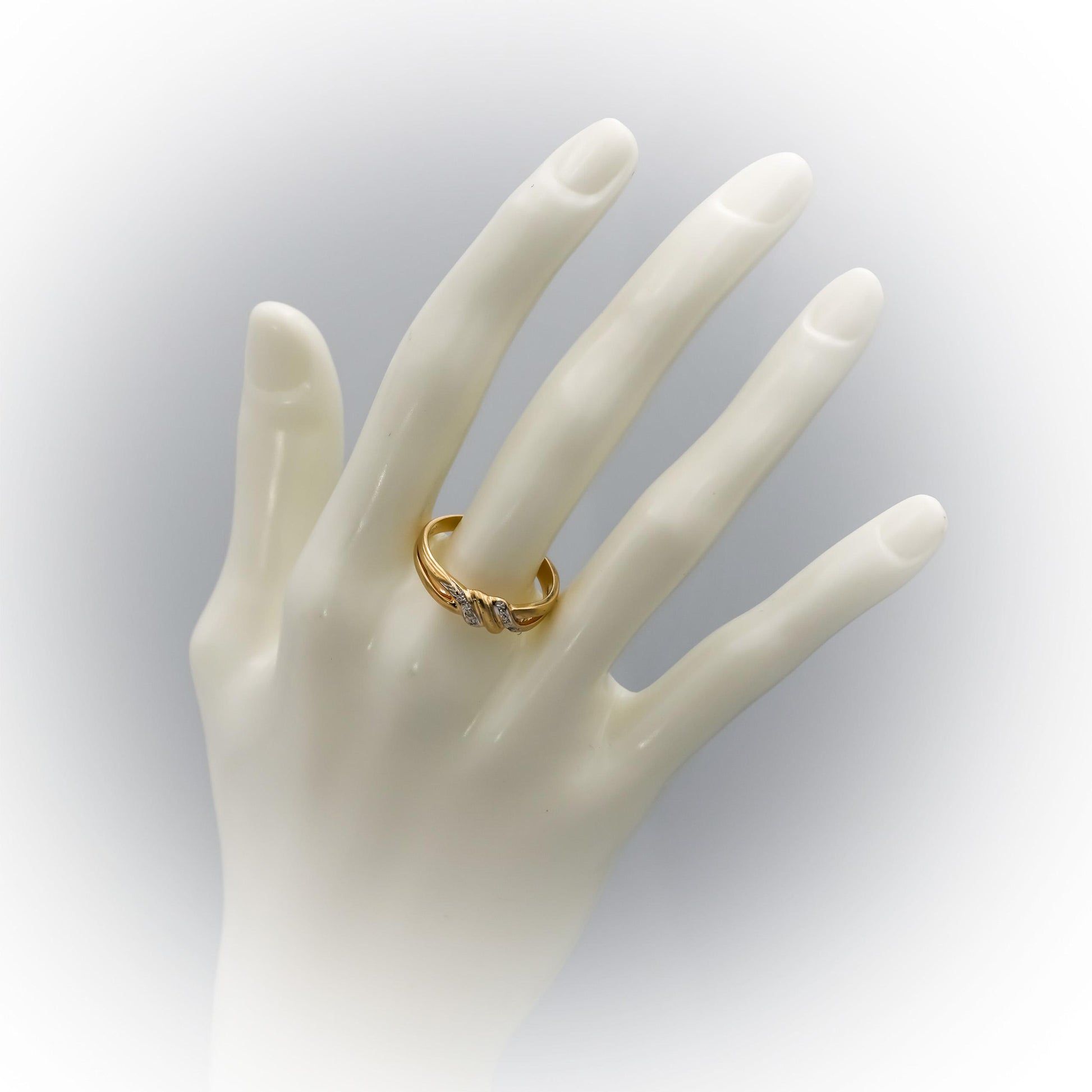 14k Yellow Gold Round Diamond Twist Band Ring 0.05CT Size 9.75