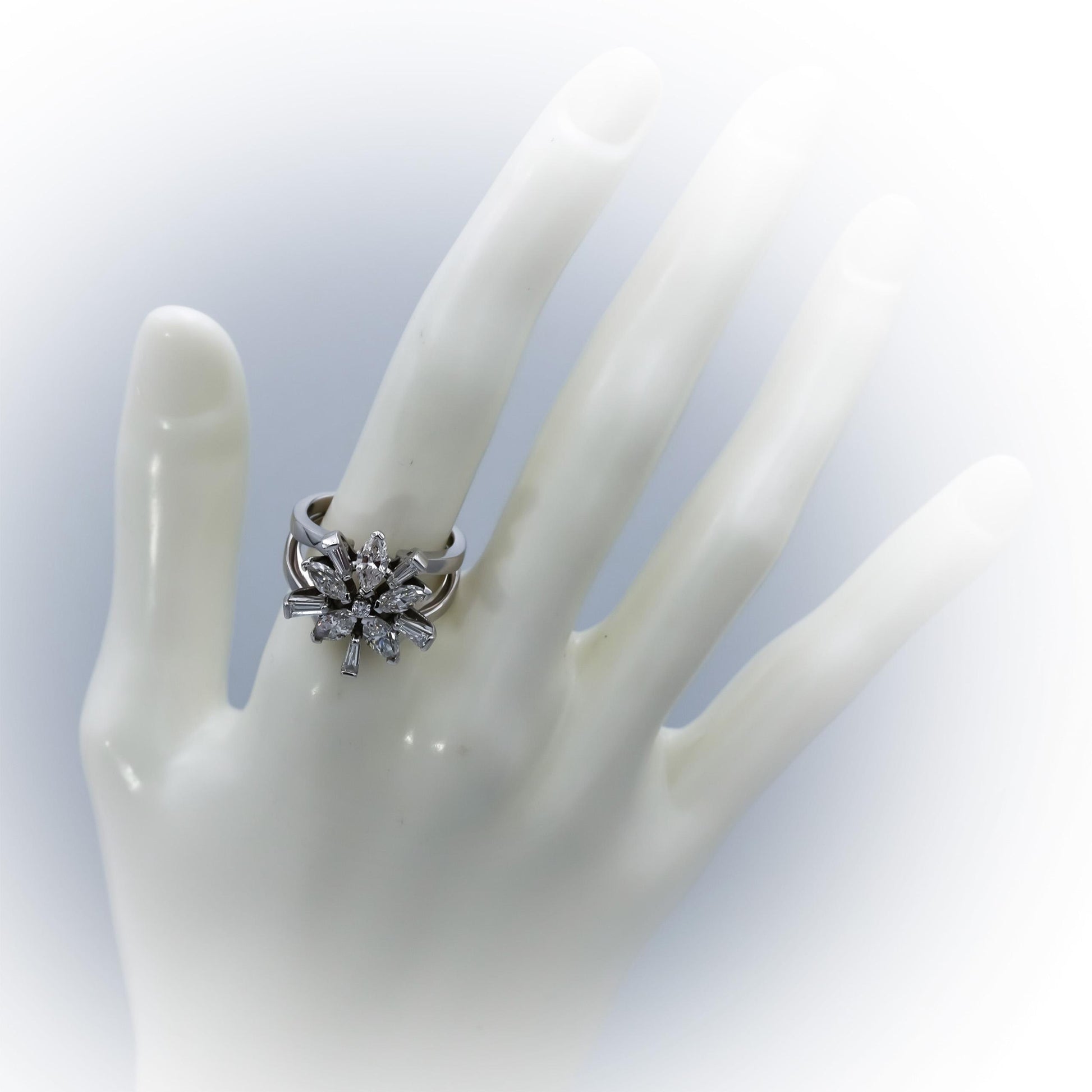 18k White Gold VS Diamond Flower Ring 1.80 - 2.0CT Size 7.75