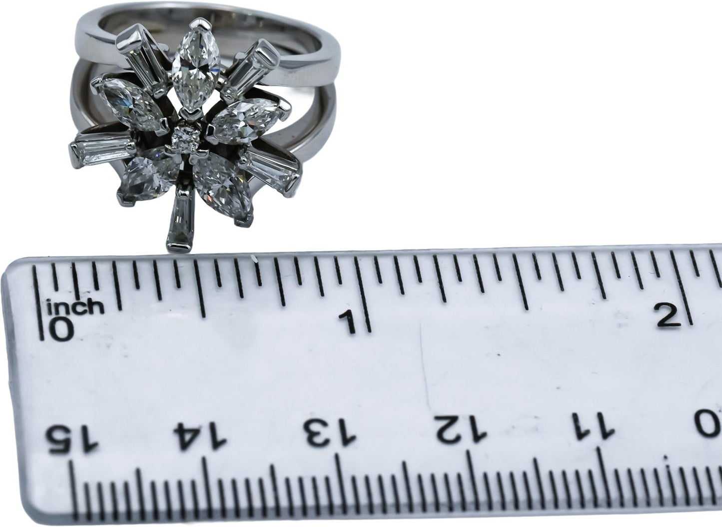 18k White Gold VS Diamond Flower Ring 1.80 - 2.0CT Size 7.75