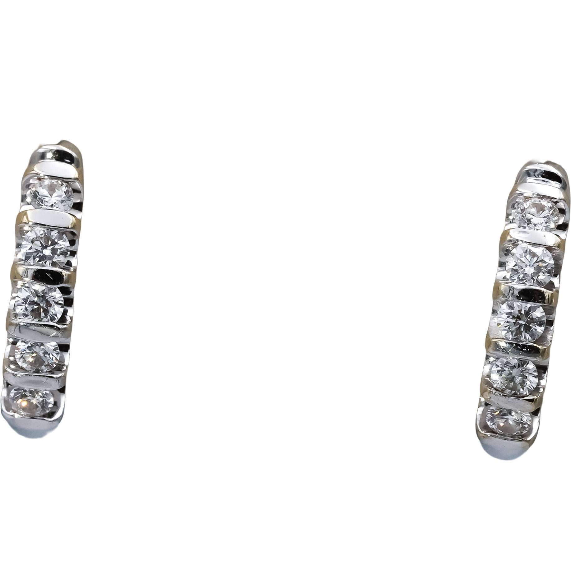 18k White Gold VS Round Diamond Huggie Earrings 0.50CT