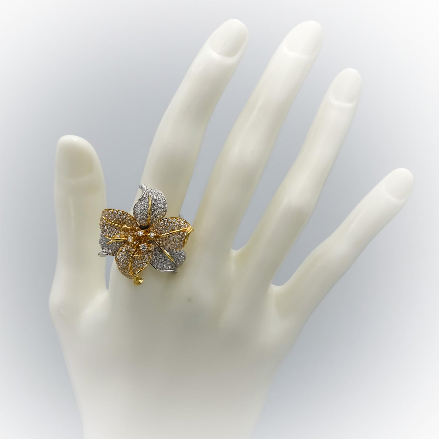 18k Yellow and White Gold Round Pave Diamond Flower Ring 2.0CT Size 6.5