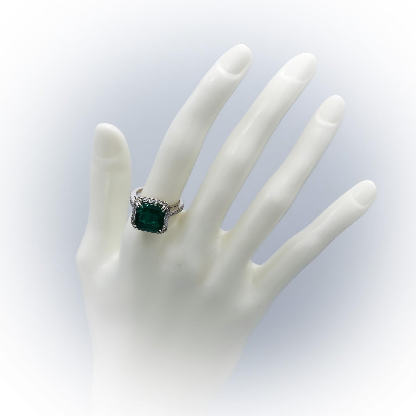 18k White Gold Emerald and Diamond Cocktail Ring 7.88CTW Size 6.25