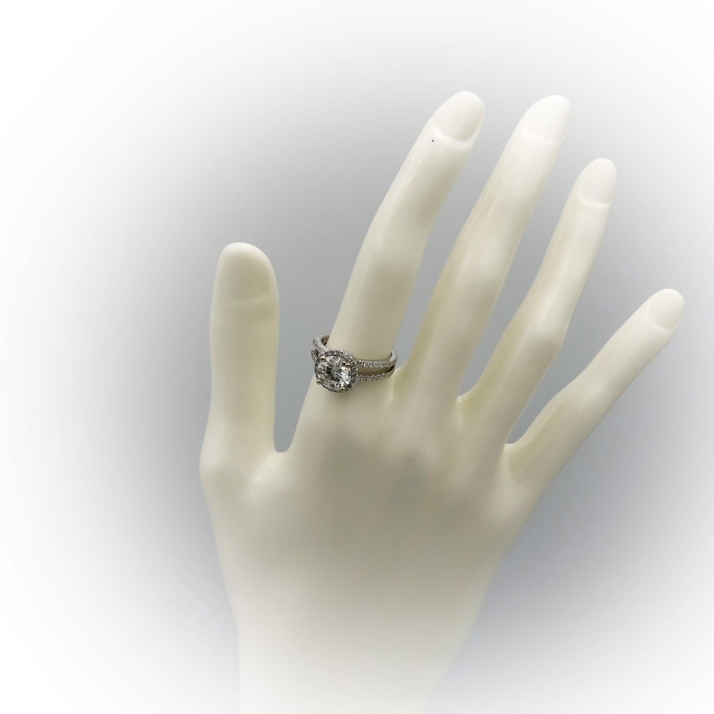 18k White Gold Round Diamond Engagement Ring 2.51CT w/ 0.49CT Center Size 6