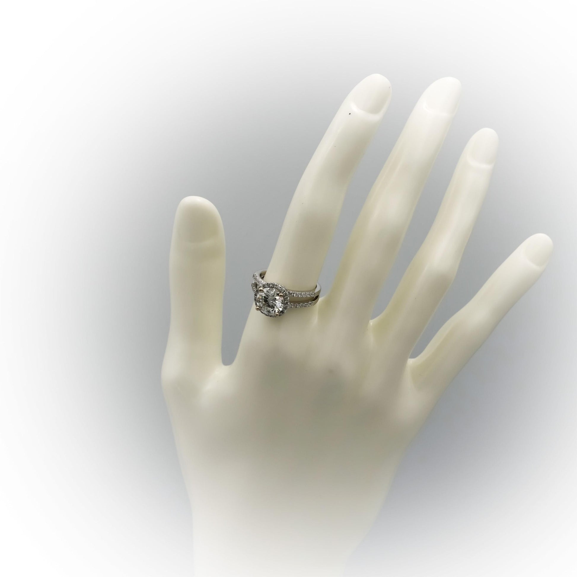 18k White Gold Round Diamond Engagement Ring 2.51CT w/ 0.49CT Center Size 6