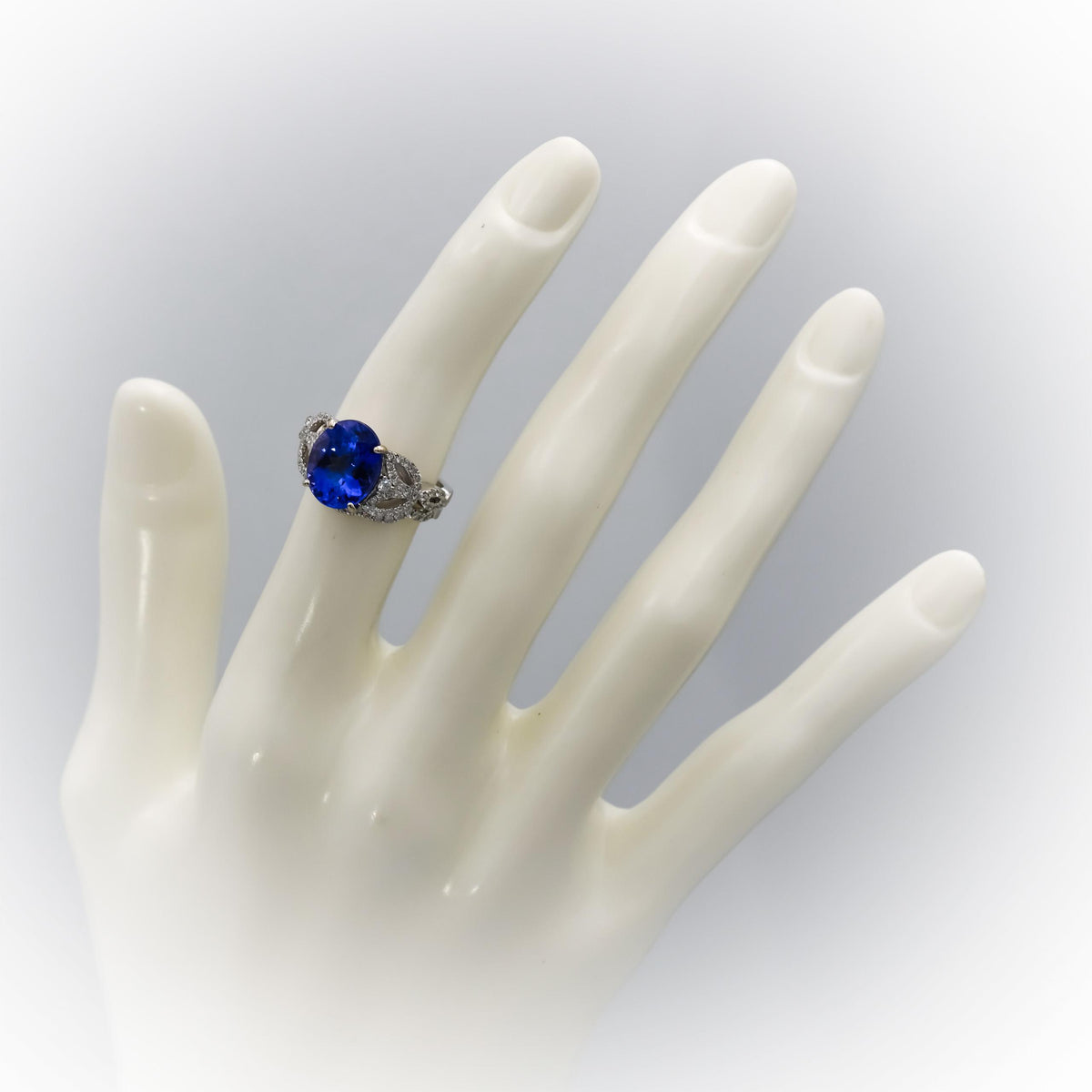 18k White Gold VS Diamond and Tanzanite Cocktail Ring 4.75CT Size 5.75
