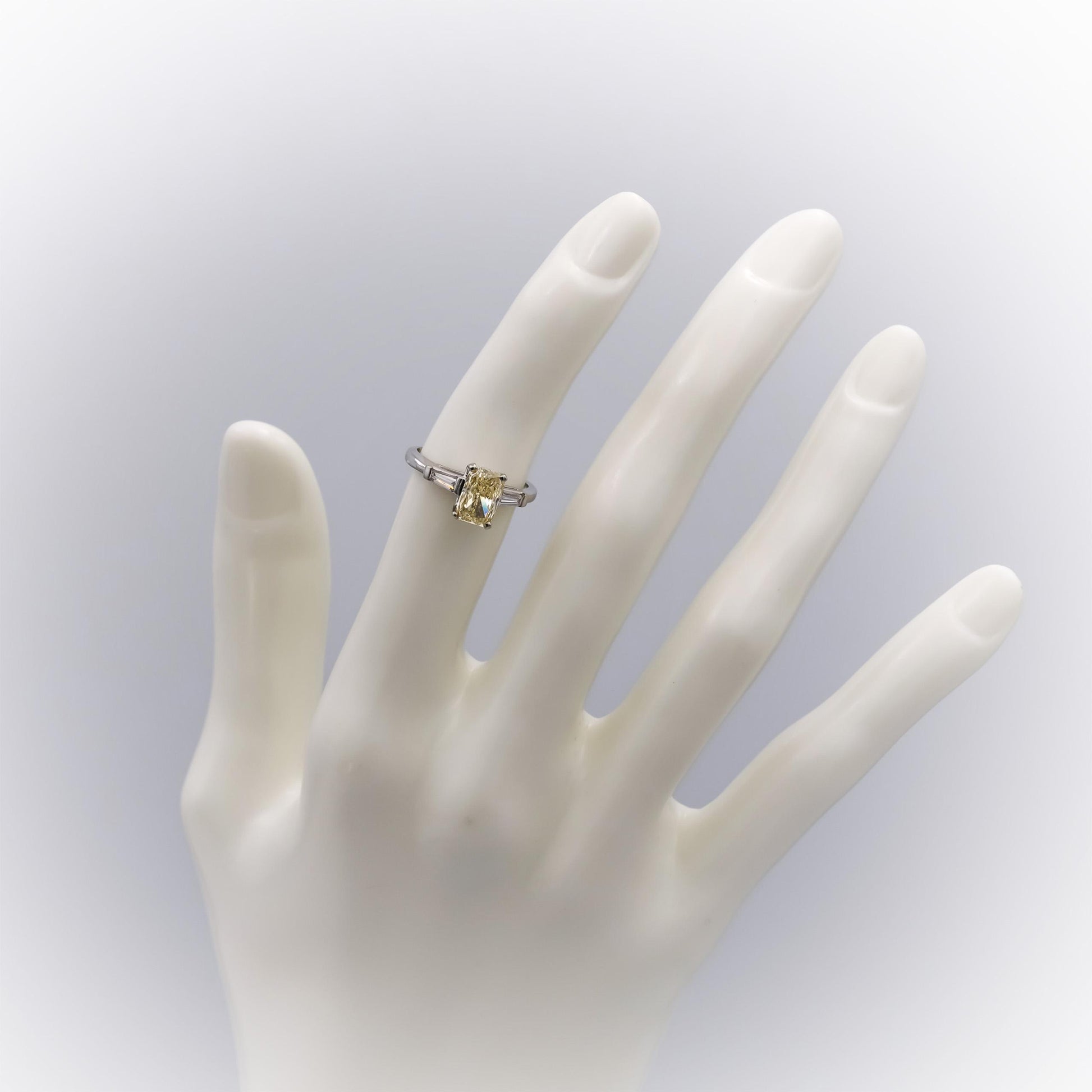 14k White Gold VS Light Yellow & White Diamond Engagement Ring 1.50CT Size 5