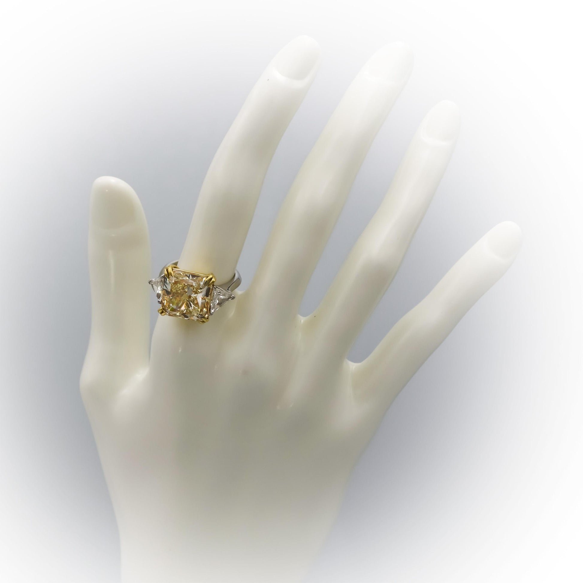 GIA Platinum & 18k Gold VS2/S-T Radiant Cut Diamond Ring 13.01CT w/ 11.51CT
