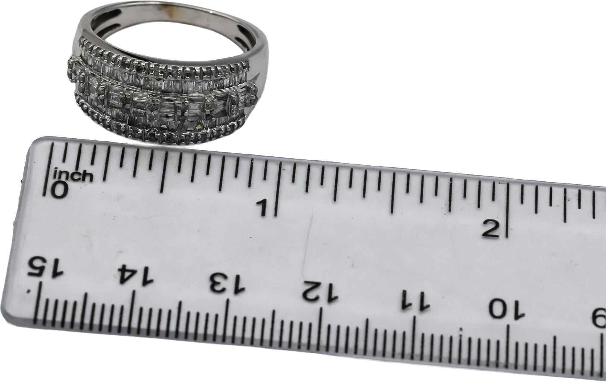 10k White Gold Round and Baguette Cut Diamond Cluster Band Ring 1.0CT Size 8.5