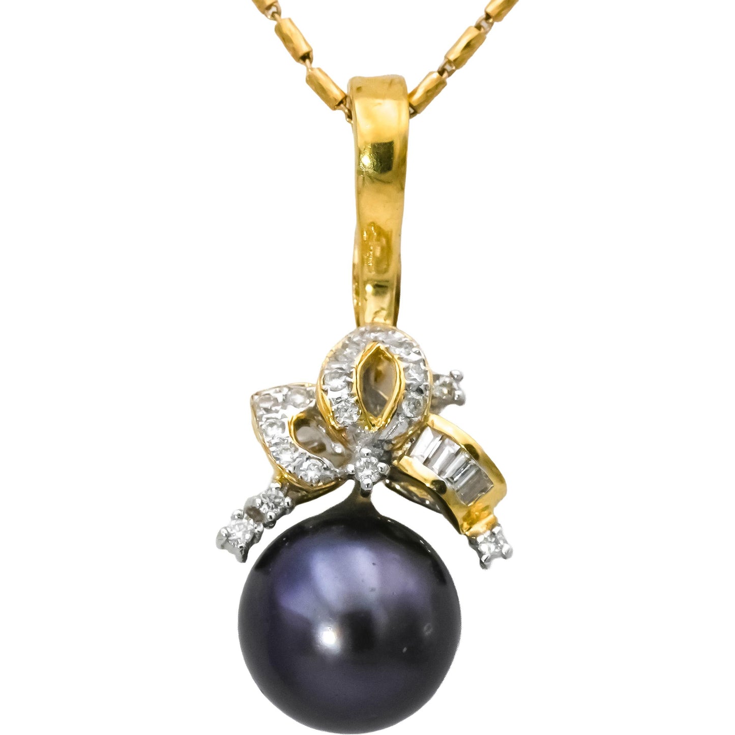 18k Yellow Gold Diamond and 10.8mm Black Pearl Pendant Necklace 0.20CT