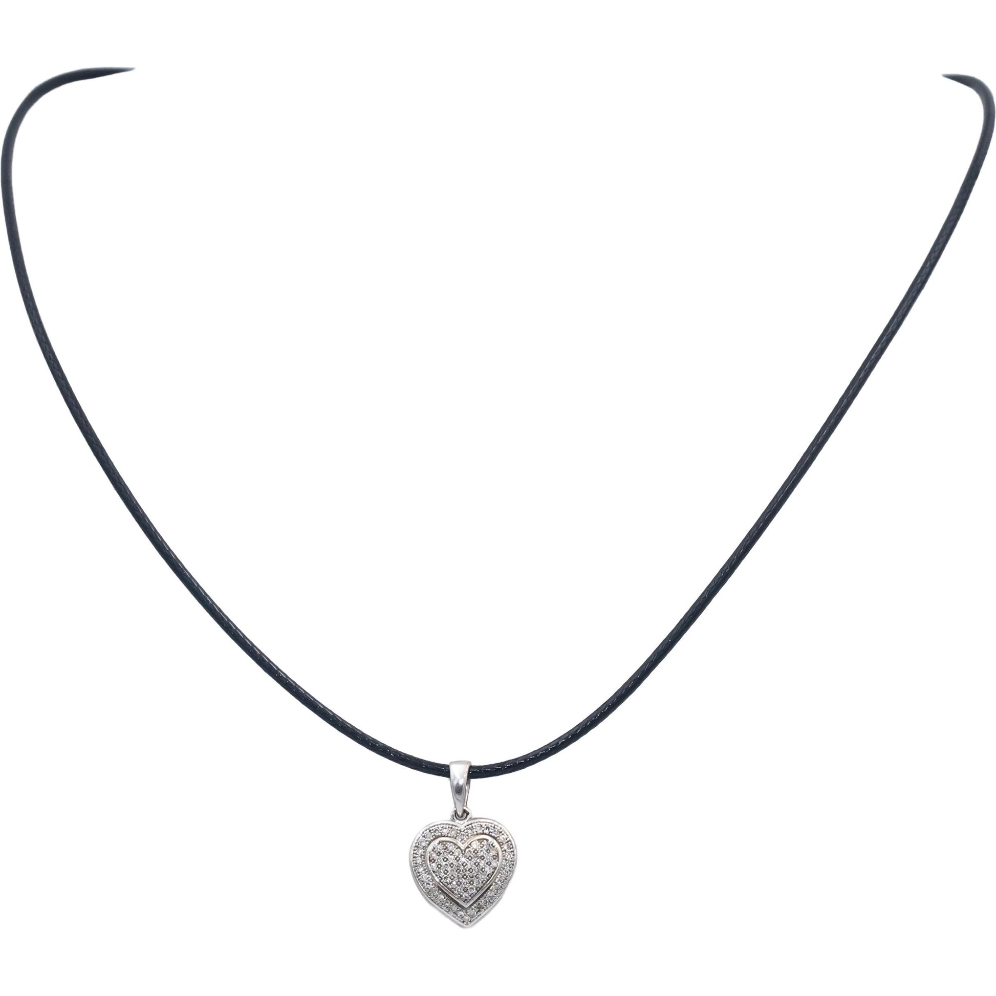 10k White Gold VS Round Cut Diamond Cluster Heart Pendant Necklace 0.25CT