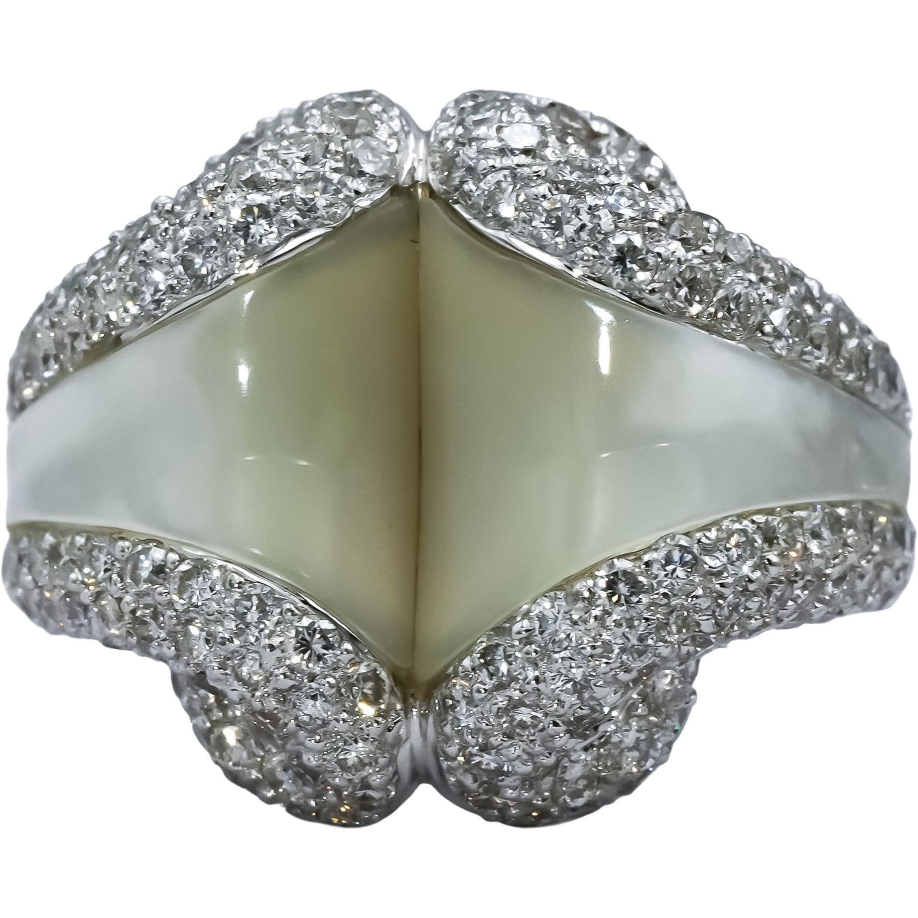 18k White Gold VS Diamond and Mother of Pearl Cocktail Ring 2.0CT Size 7