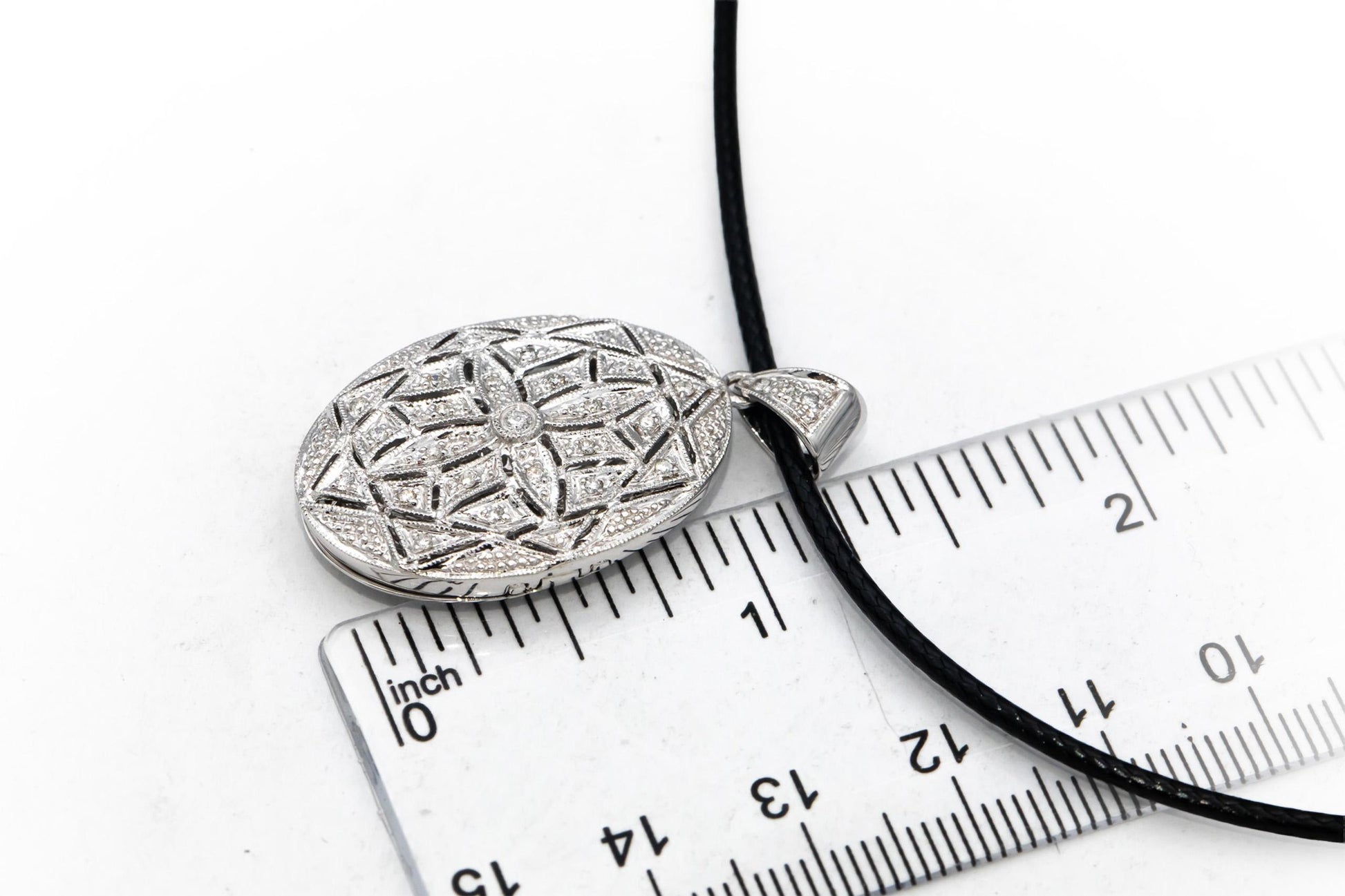 14k White Gold Round Diamond Open Locket Pendant Necklace 0.25CT