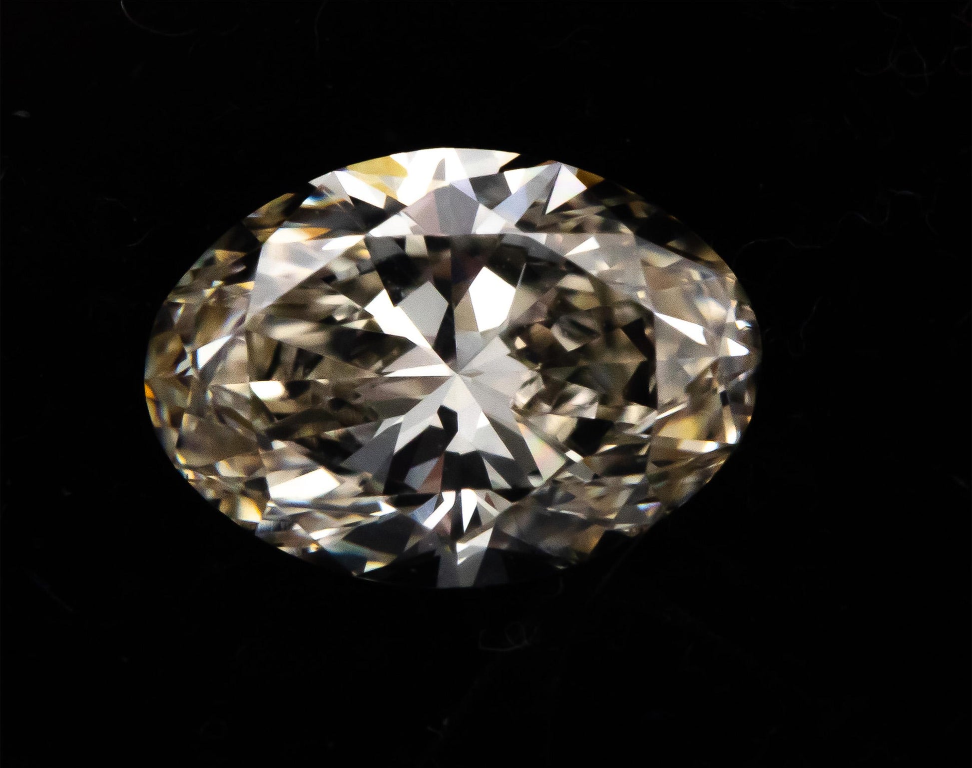 GIA Certified IF/K Oval Brilliant Cut Diamond w/ Report 1.00CT