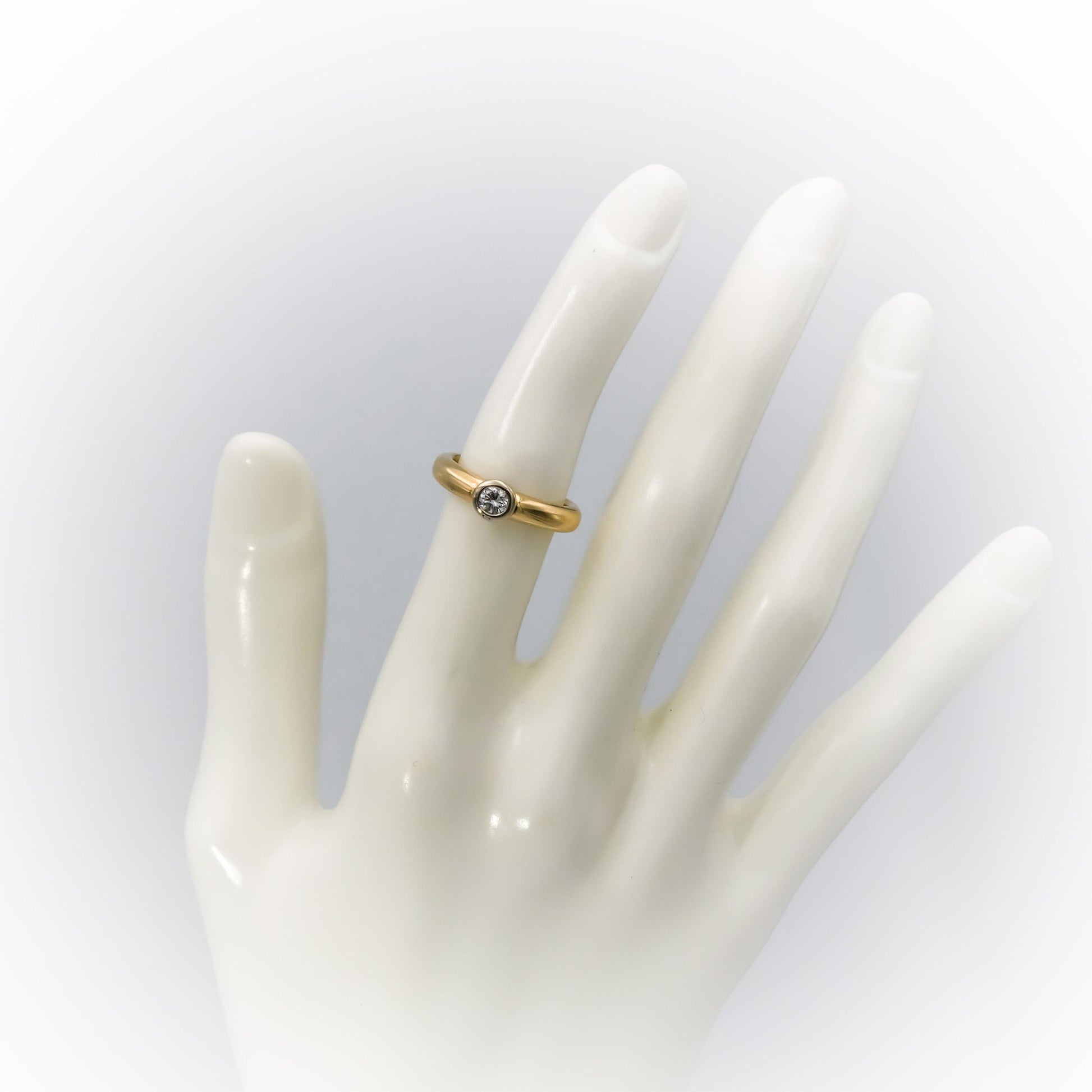 14k Yellow Gold Round Bezel Set Diamond Solitaire Ring .25CT Size 5.5