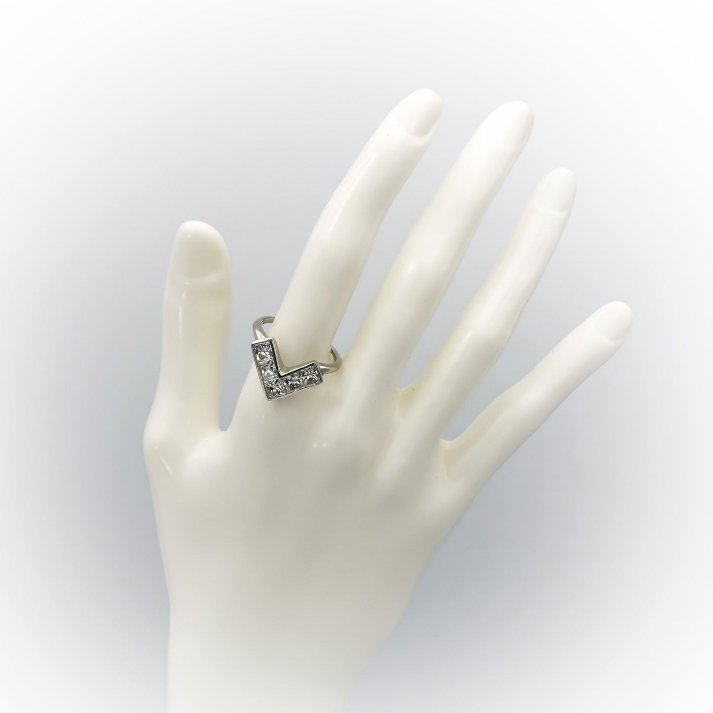 18k White Gold VS Princess Cut Diamond Chevron Ring 2.50CT Size 9.5